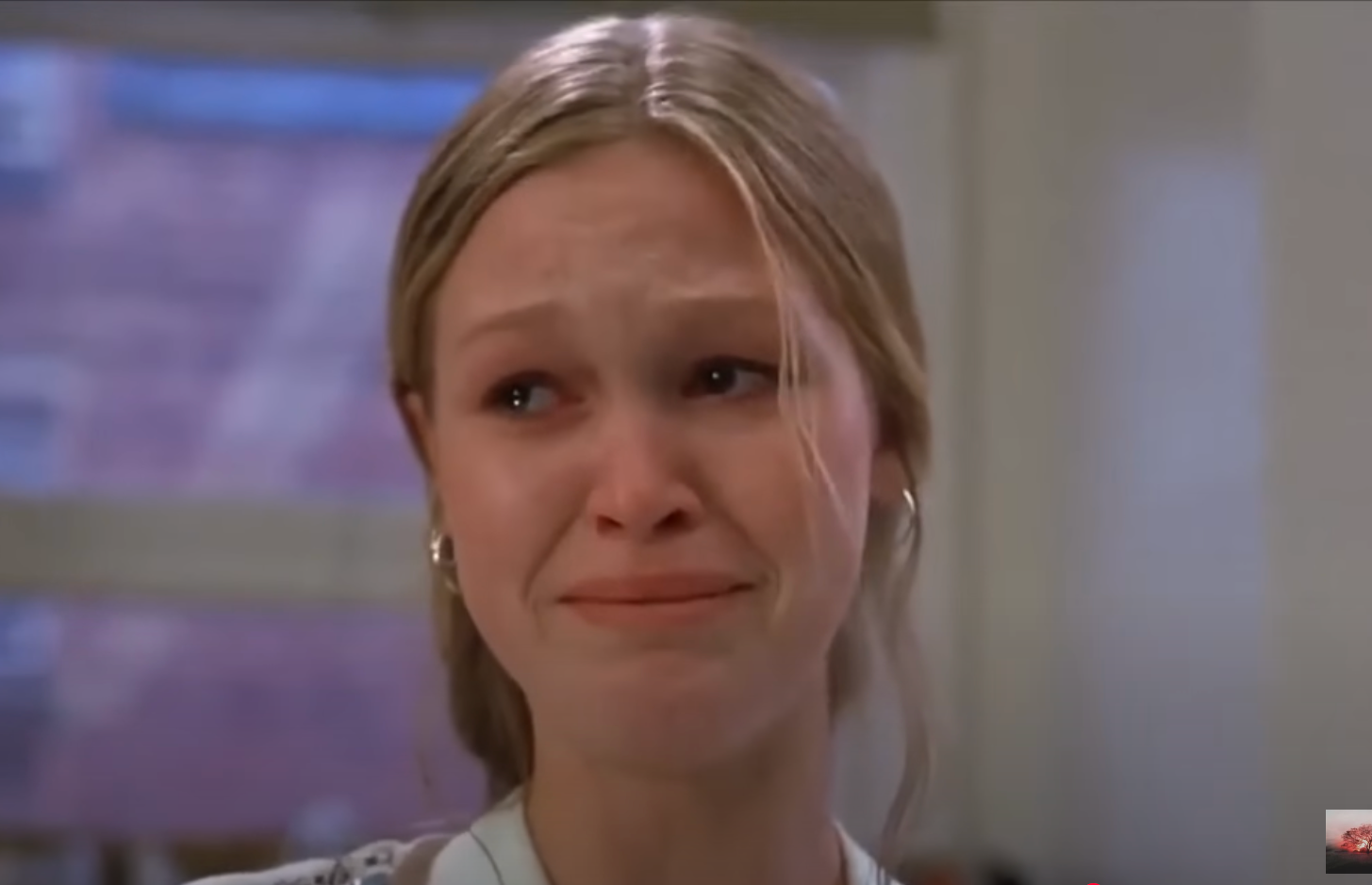 Julia Stiles plays Kat Stratford, a solemn and serious teen in love with Patrick Verona played by Heath Ledger