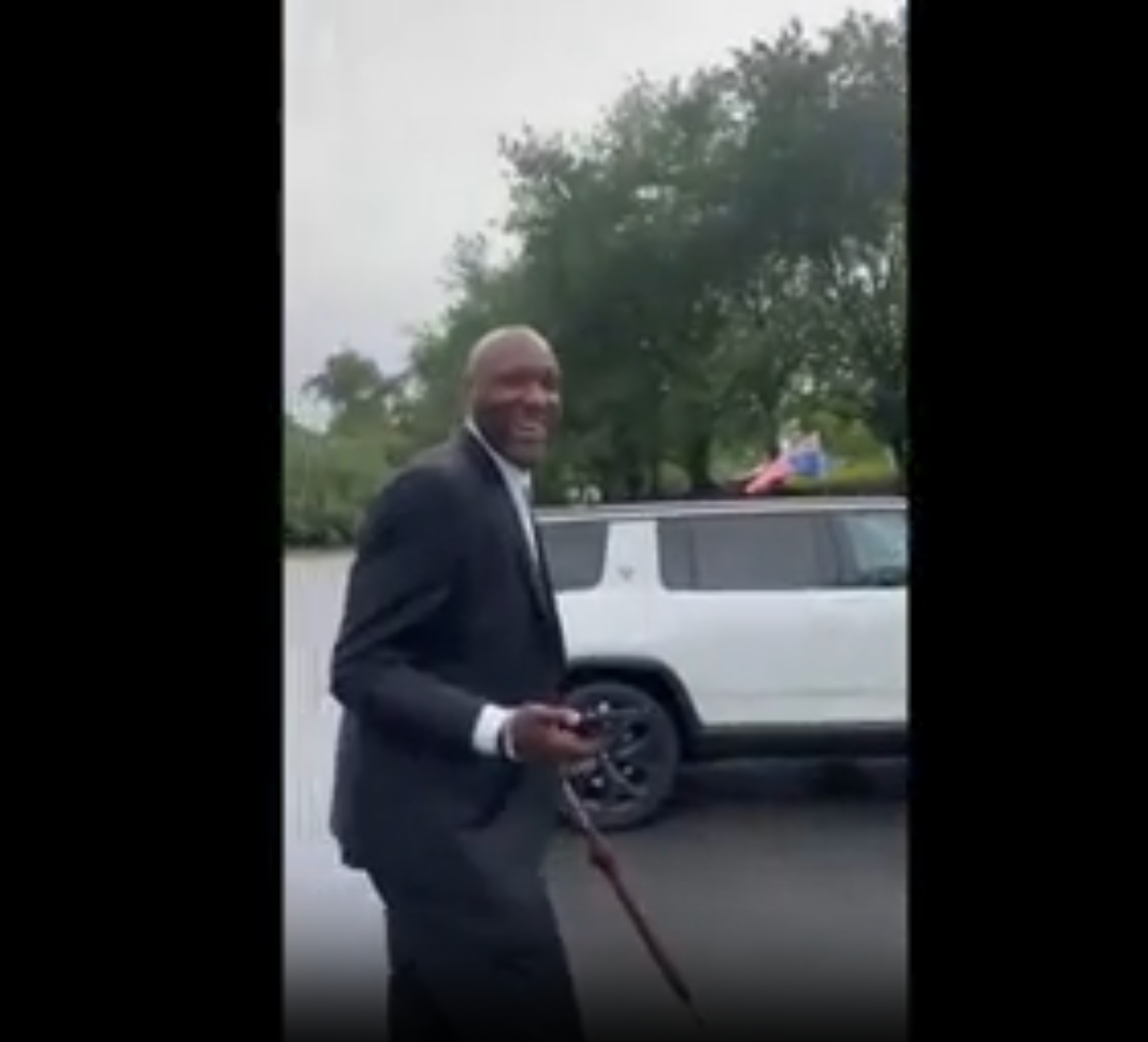 Lamar Odom was booed by protesters on his way into the $TRUMP meme coin gala. He was one of the 220 highest bidders of the coin, earning him a place at the president’s glitzy black-tie dinner in Virginia.