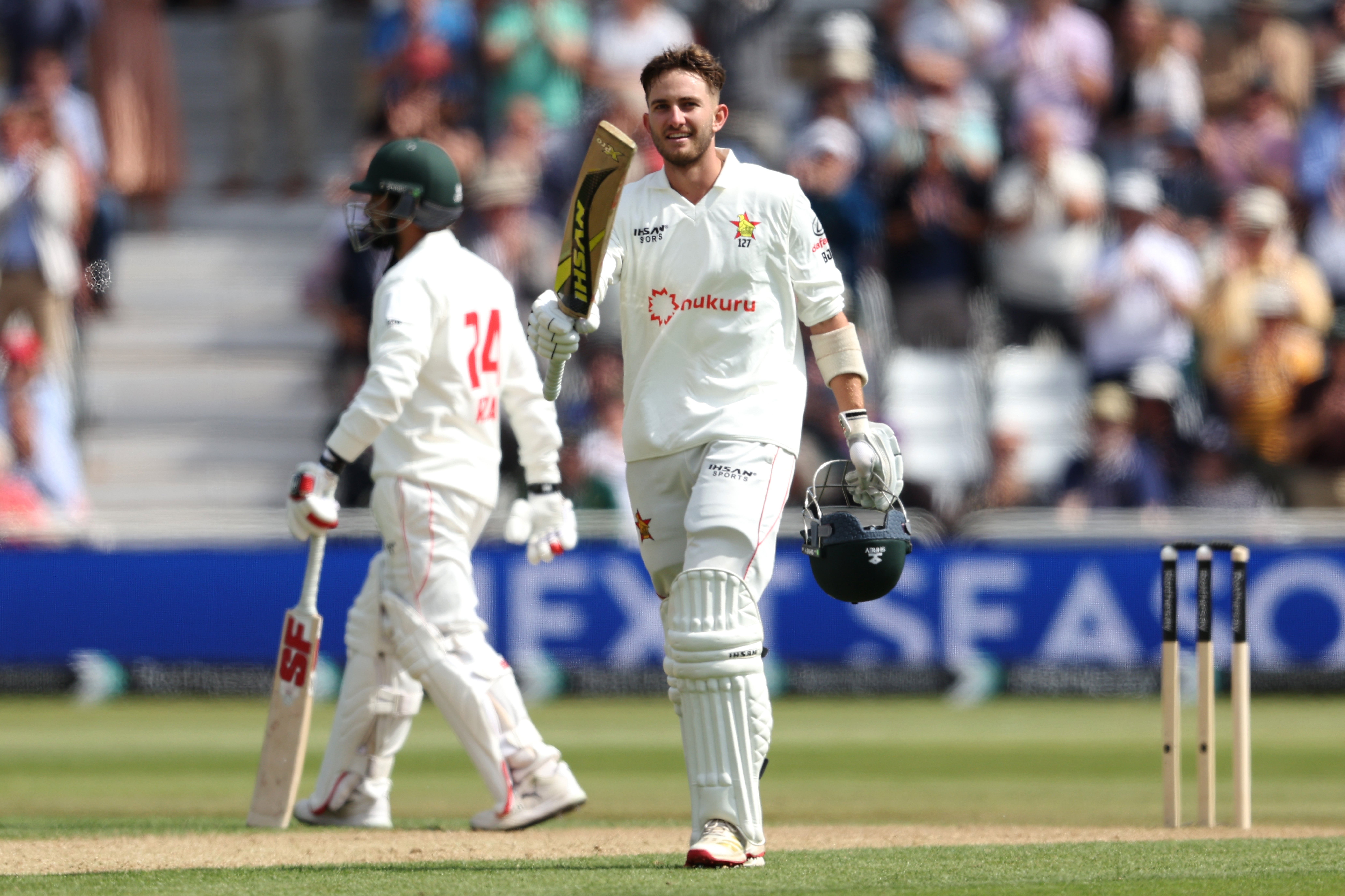 Brian Bennett vytvořil pro Zimbabwe nádherné století