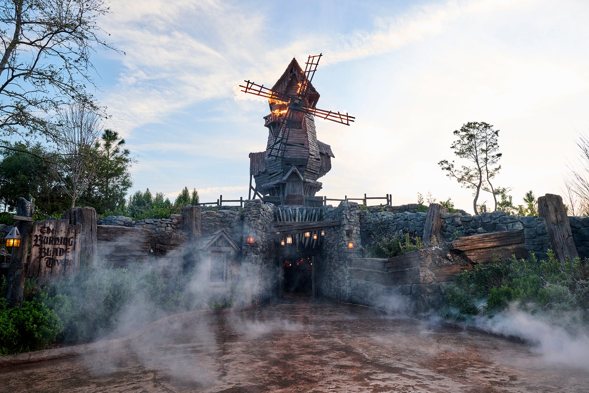 Los invitados pueden viajar a las catacumbas de Frankenstein Manor en el Universo Dark. La cuchilla ardiente mencionada anteriormente Izakaya