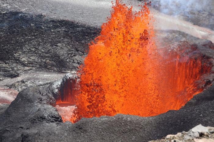 Hawaiian volcanic rocks found to contain traces of precious metals