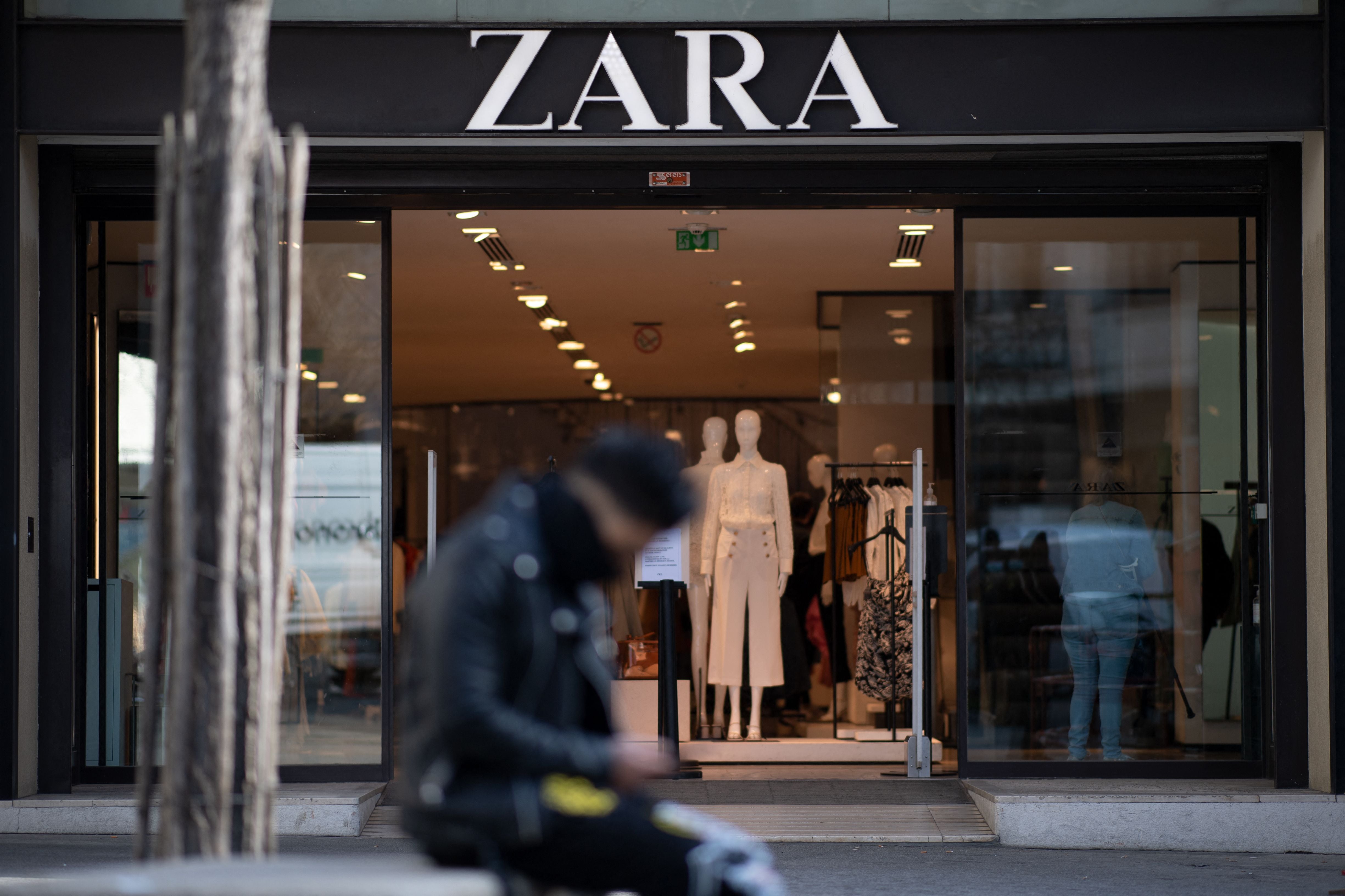 Zara employees plan to protest on Black Friday