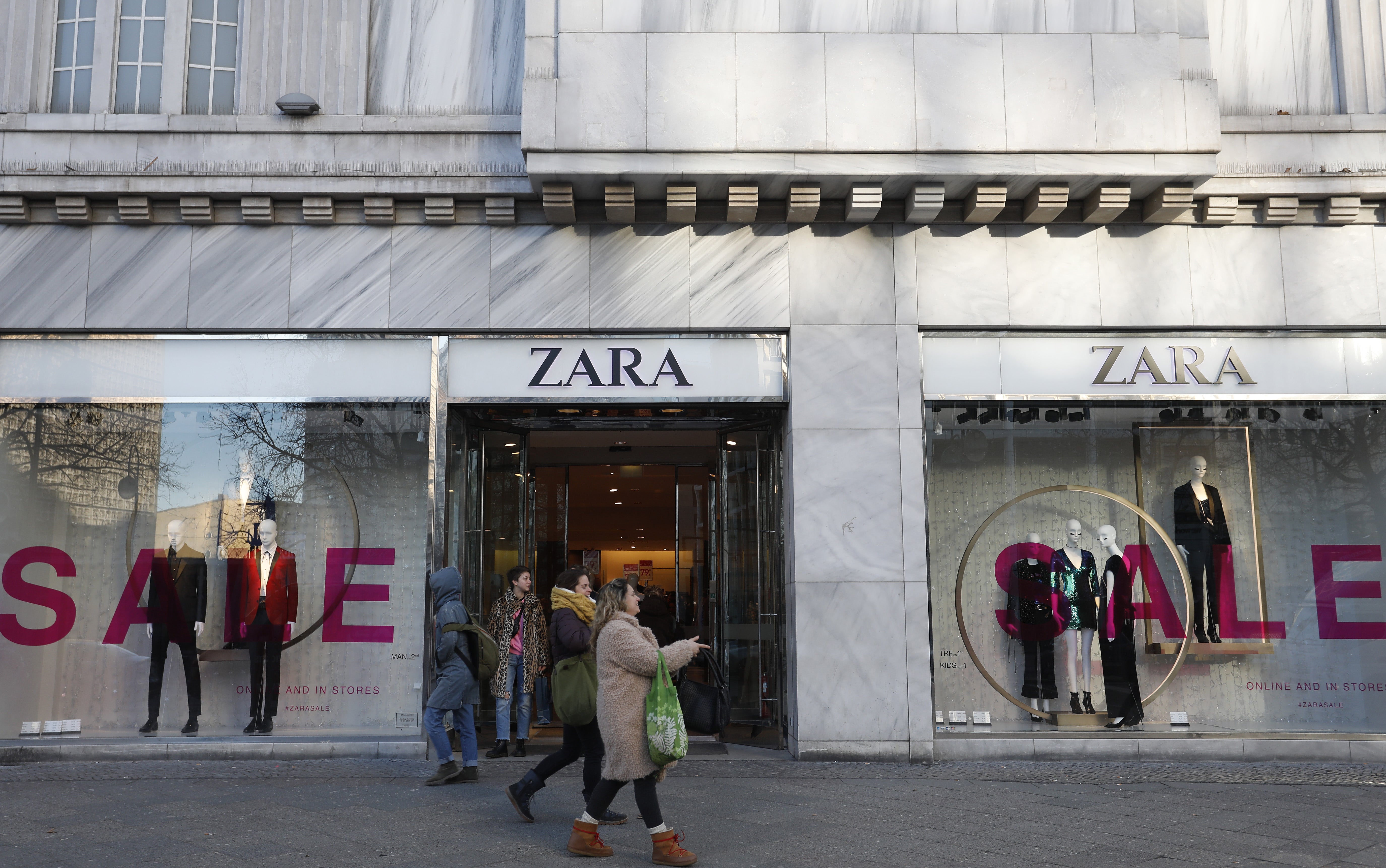 A Zara employee in Manhattan is accused in a lawsuit of molesting a shopper while the man tried on clothes in a fitting room