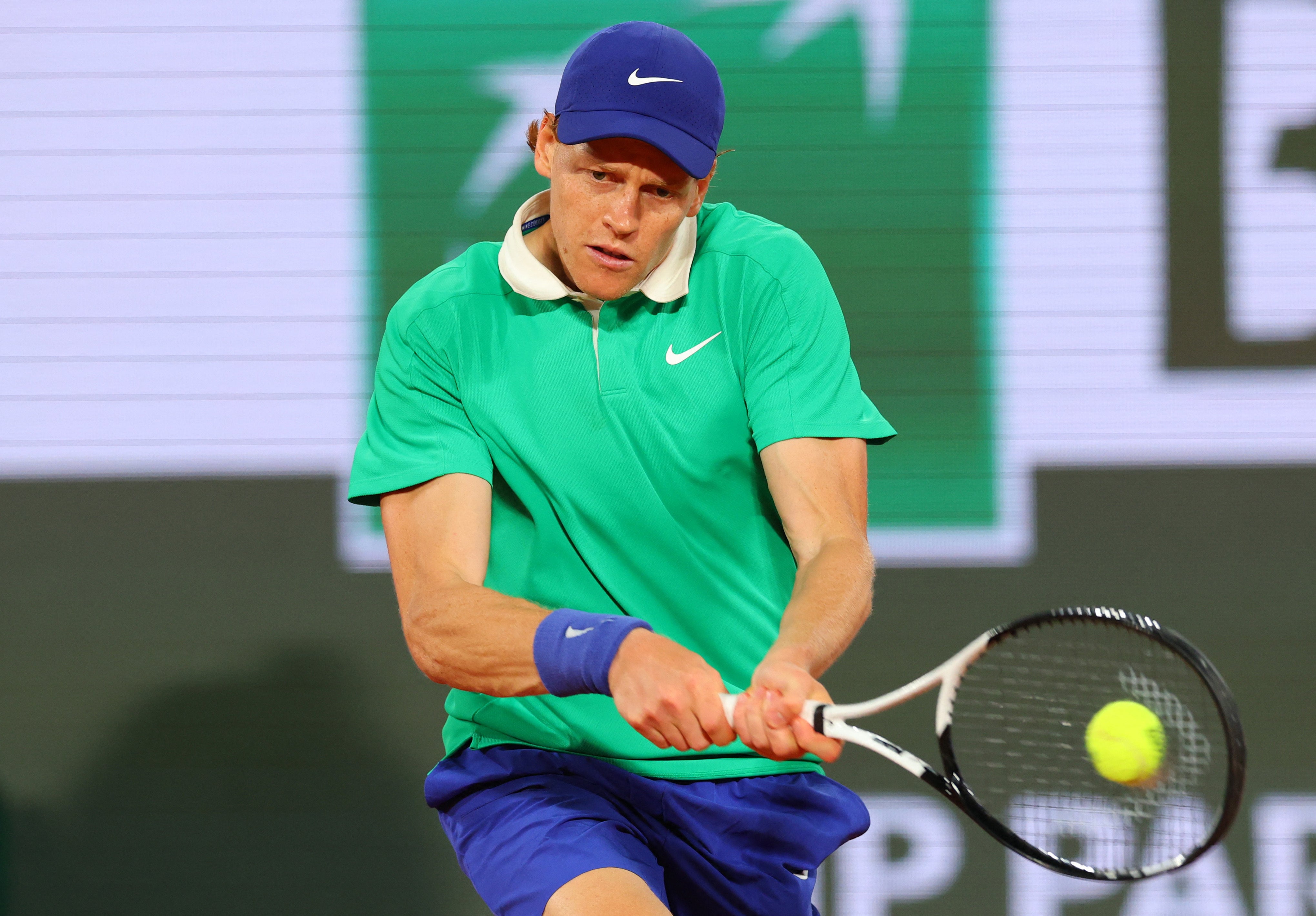 Jannik Sinner porazí Arthur Rinderknech v přímých setech, aby vyhrál první kolo Clash