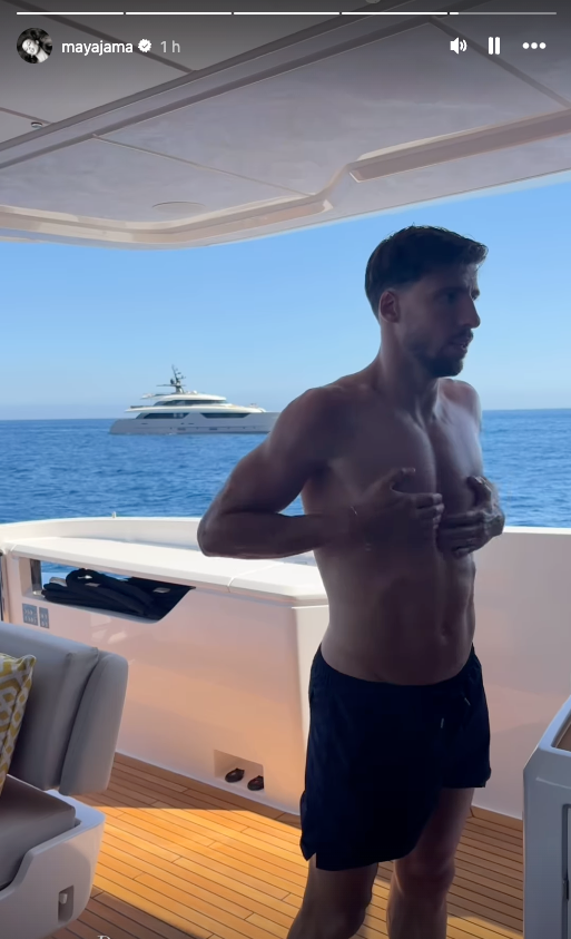 Jama posted a picture of Dias on a boat while on holiday together