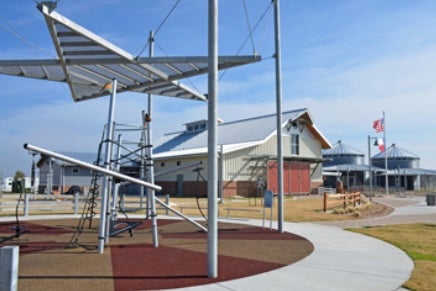 The Hill County Safety Rest Area, located northbound on I-35 in Texas, has impressed drivers with its playground, picnic tables and vending machines