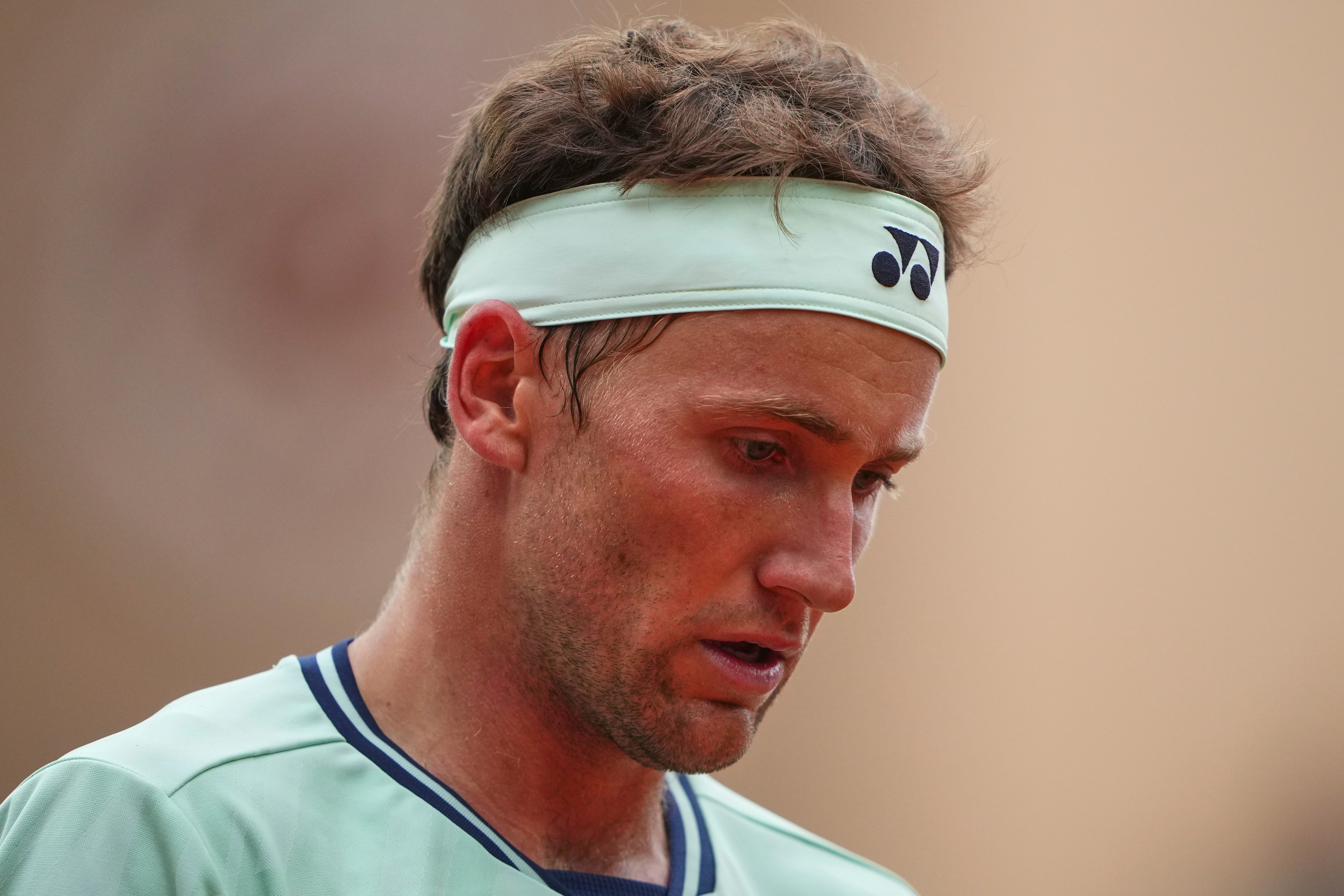 Casper Ruud crashed out of the French Open after battling a knee injury