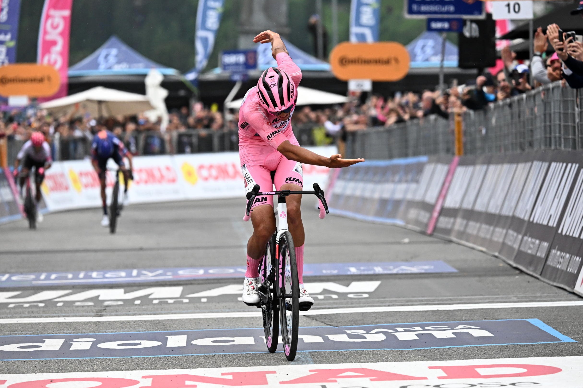 Del Toro sealed his maiden Giro stage win in pink