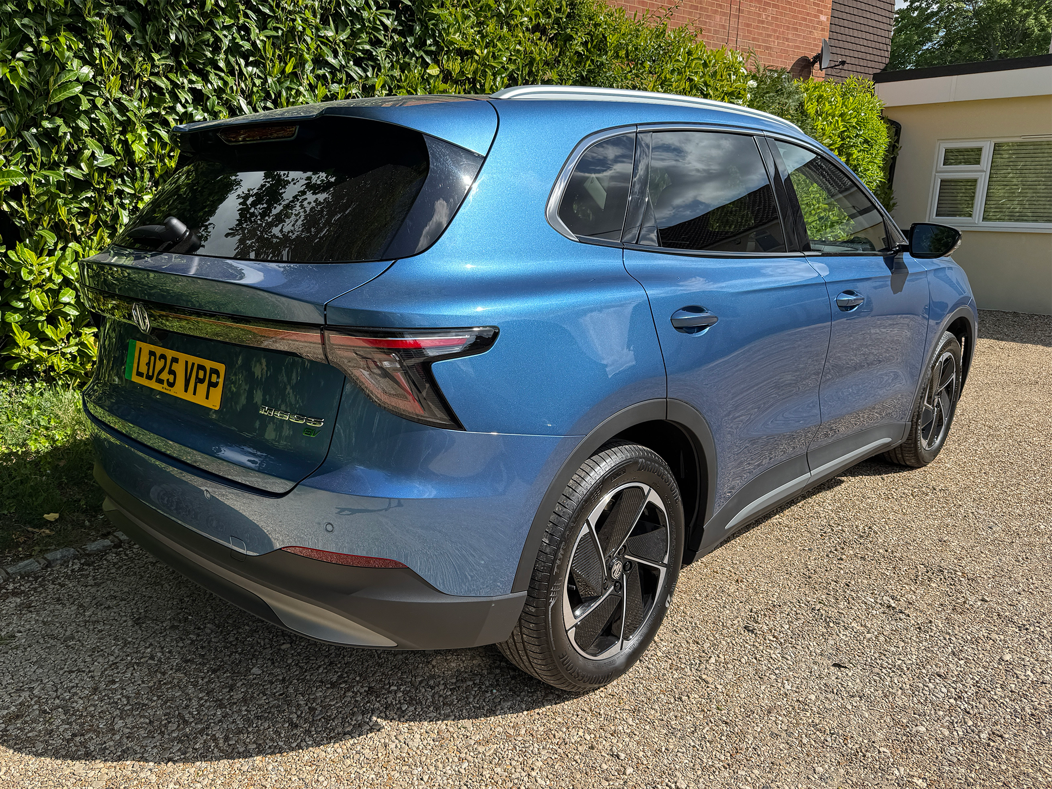 The top of the range Trophy model model gets some kit we would have expected to see on cheaper editions, like rain-sensing wipers