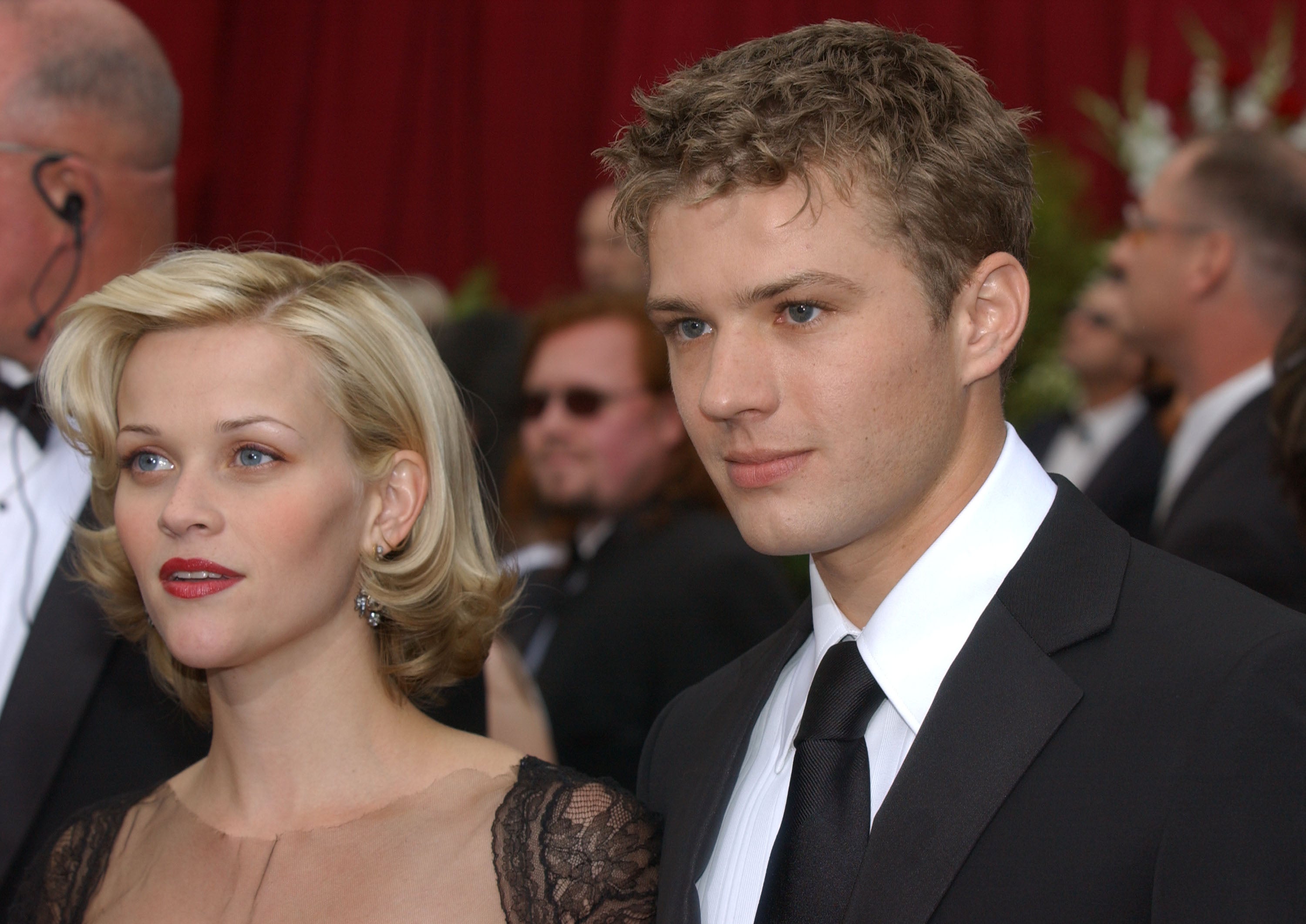 Exes Reese Witherspoon and Ryan Phillippe pictured in 2002 a the Oscars