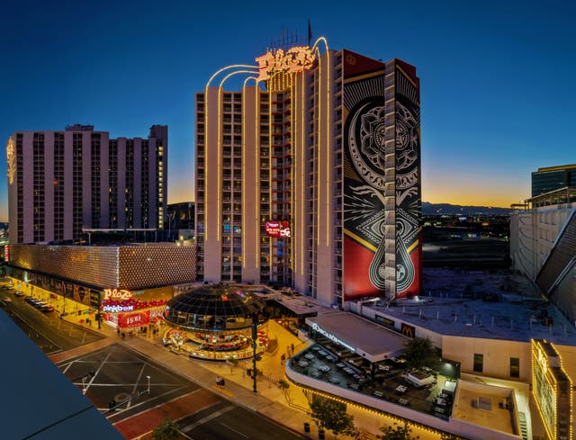 <p>The package includes bottomless drinks from the Omaha Bar and Sports Book Bar on the Plaza casino floor</p>