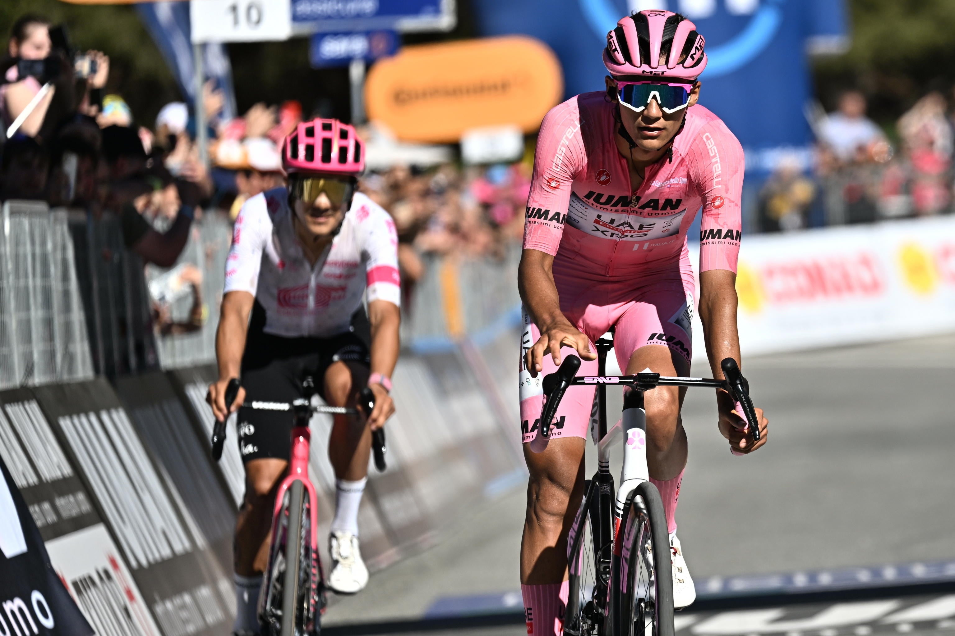 Isaac del Toro (right) held on to his lead of the Giro d'Italia