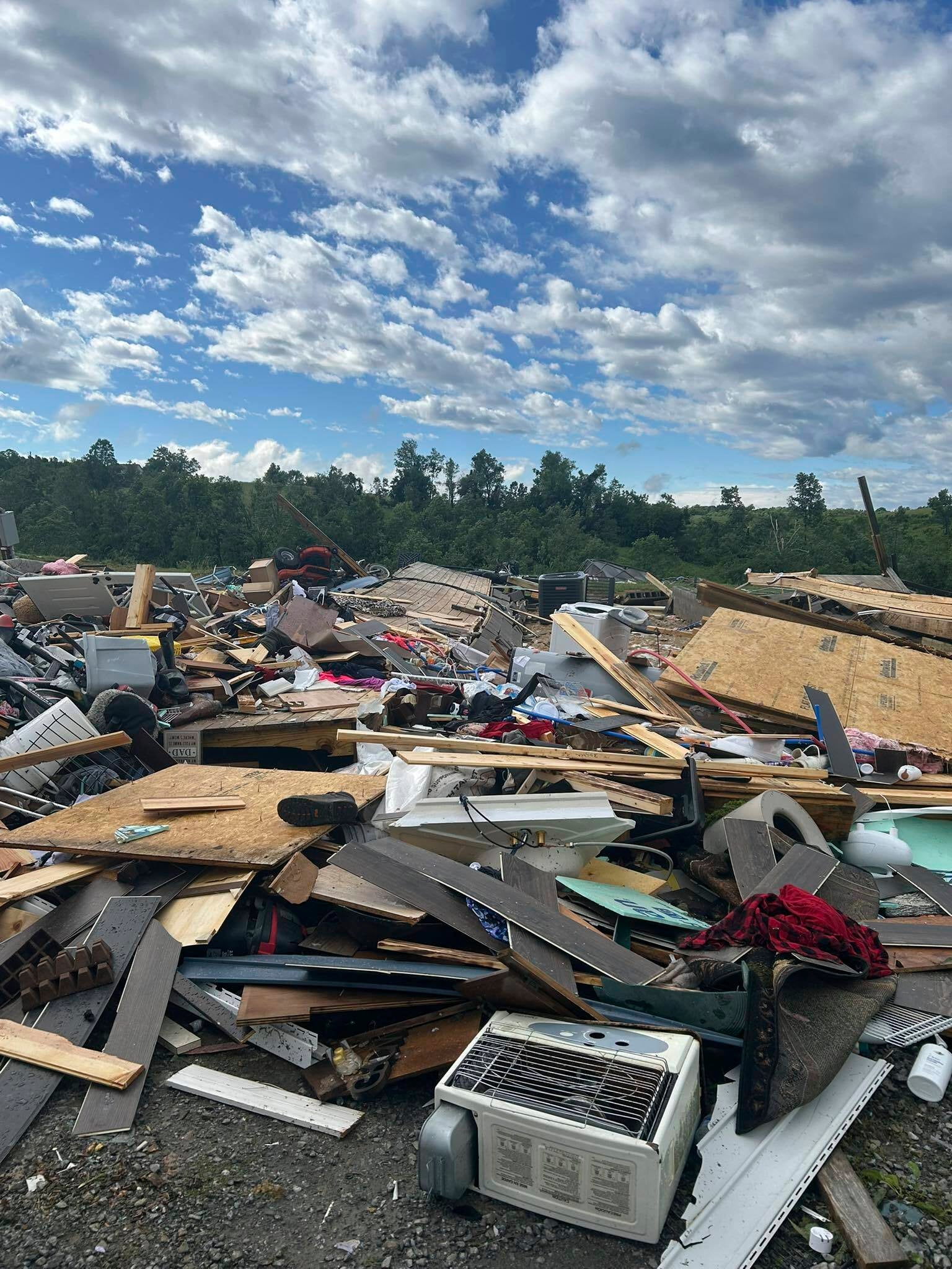 1 dead and several injured when storm rips through Kentucky community, authorities say