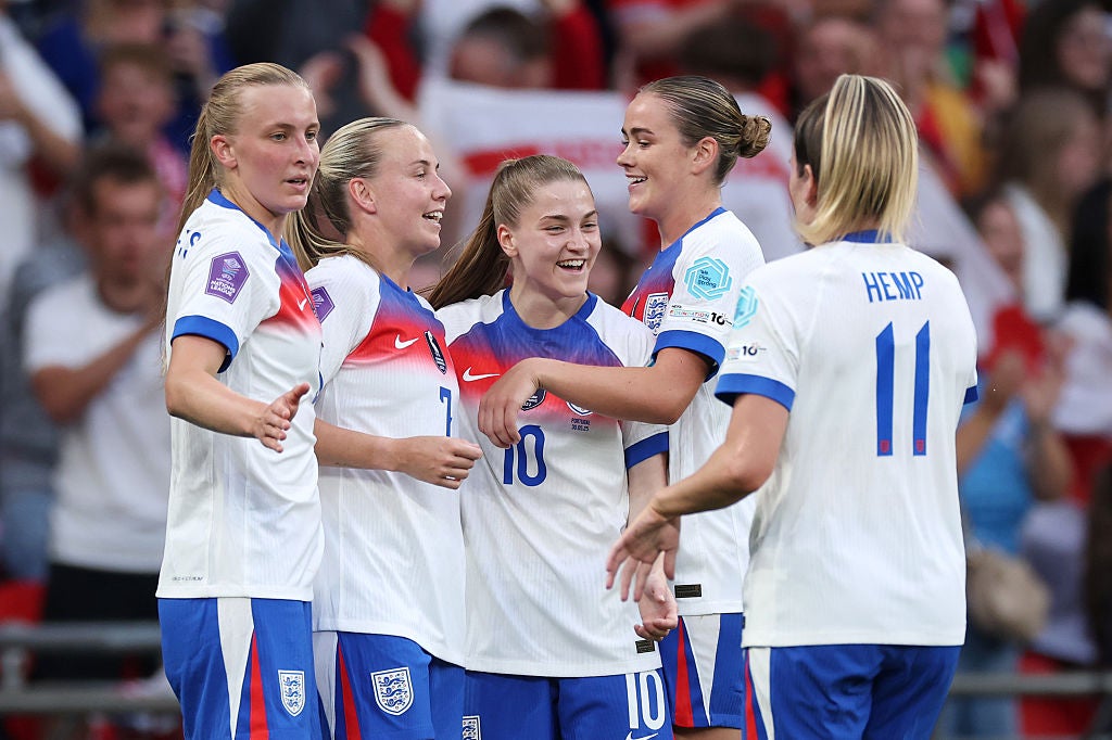 Beever-Jones vedl vynikající noc pro Anglii a Sarinu Wiegman