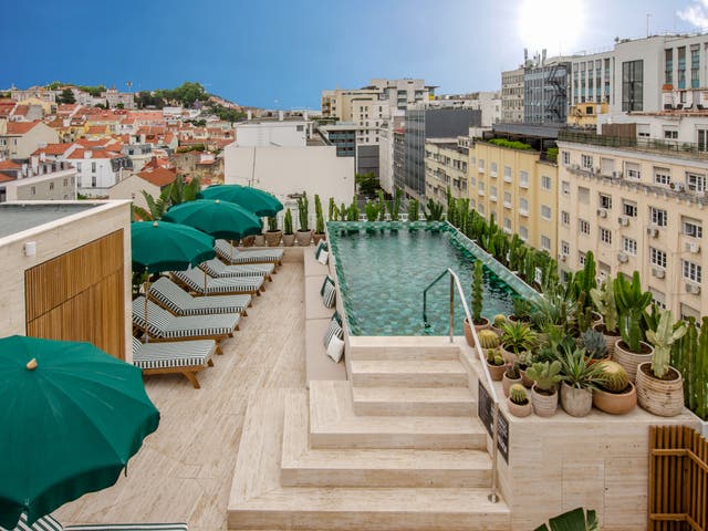 <p>Choosing a cheap hotel does not mean it won’t come with little luxuries, such as the affordable rooftop pool at Lisbon’s Browns Avenue Hotel</p>
