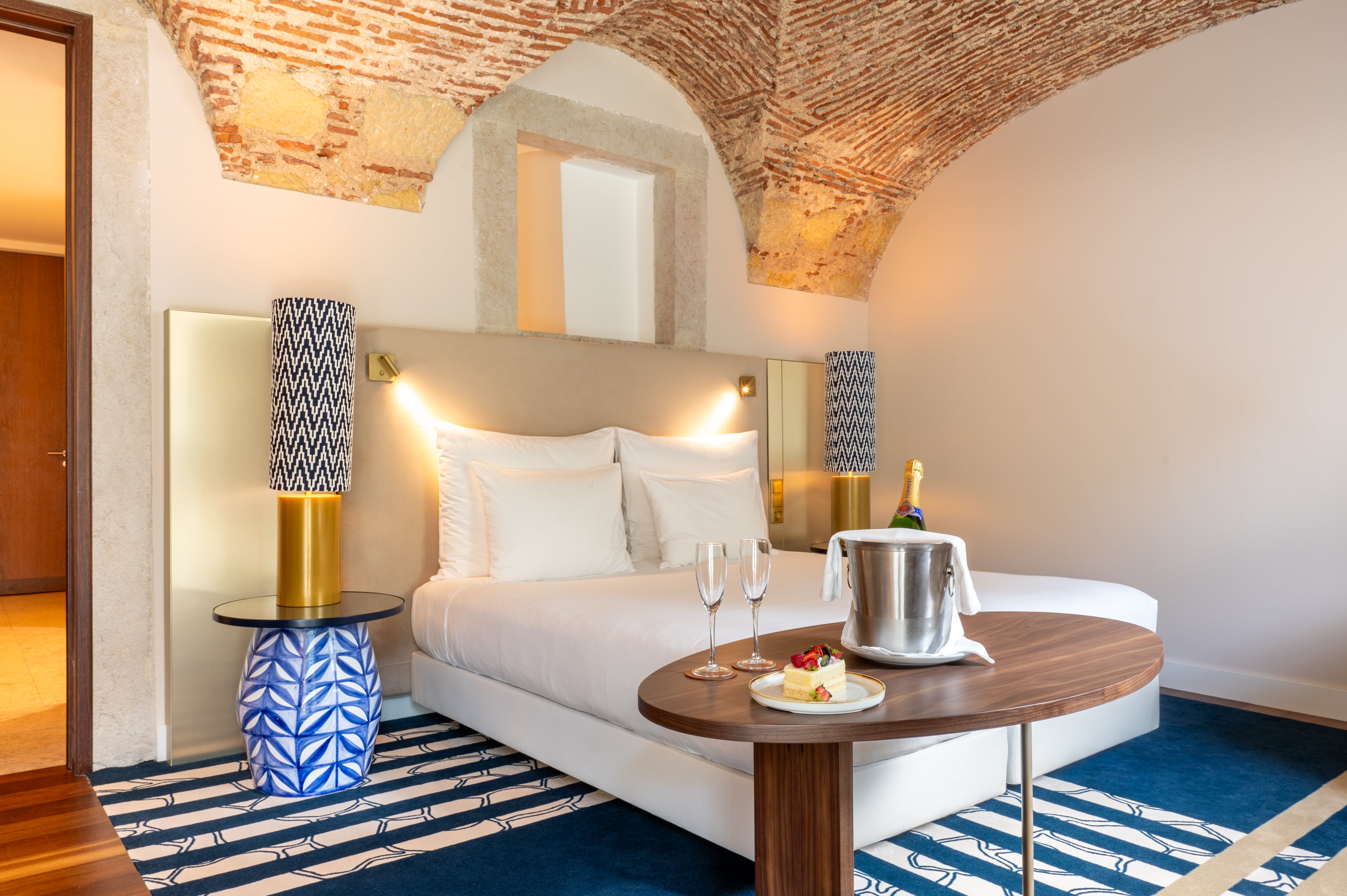 Palácio do Governador has seamlessly incorporated original features into its rooms