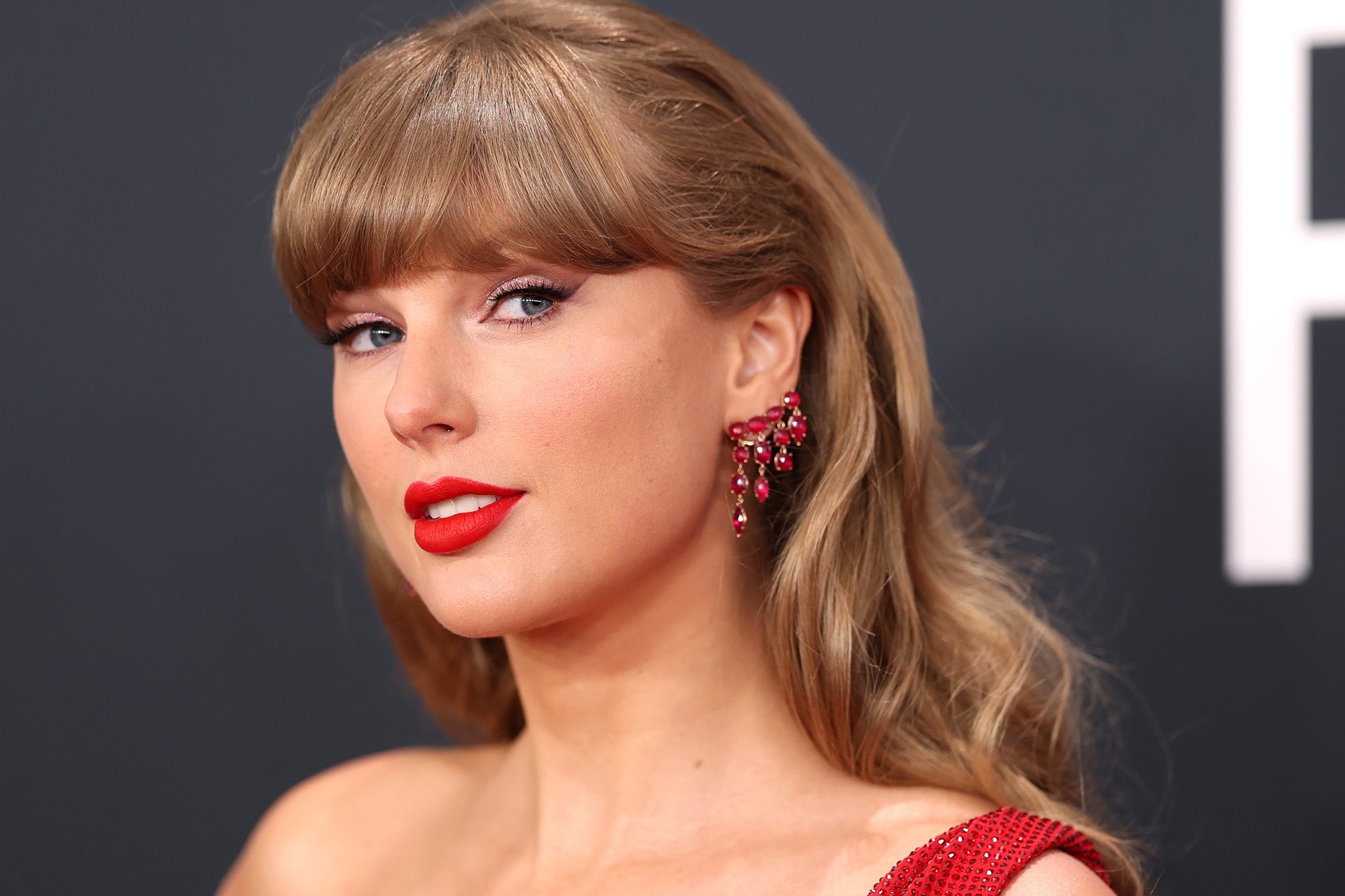 Taylor Swift bought the 11,000-square-foot residence, which is nicknamed “Holiday House,” in 2013 for a whopping $17.75 million