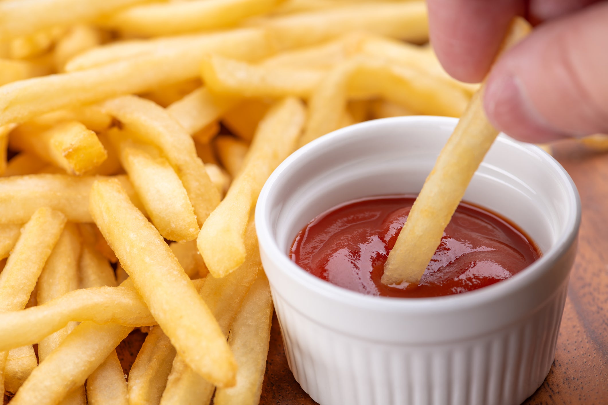 Chips and tomato ketchup