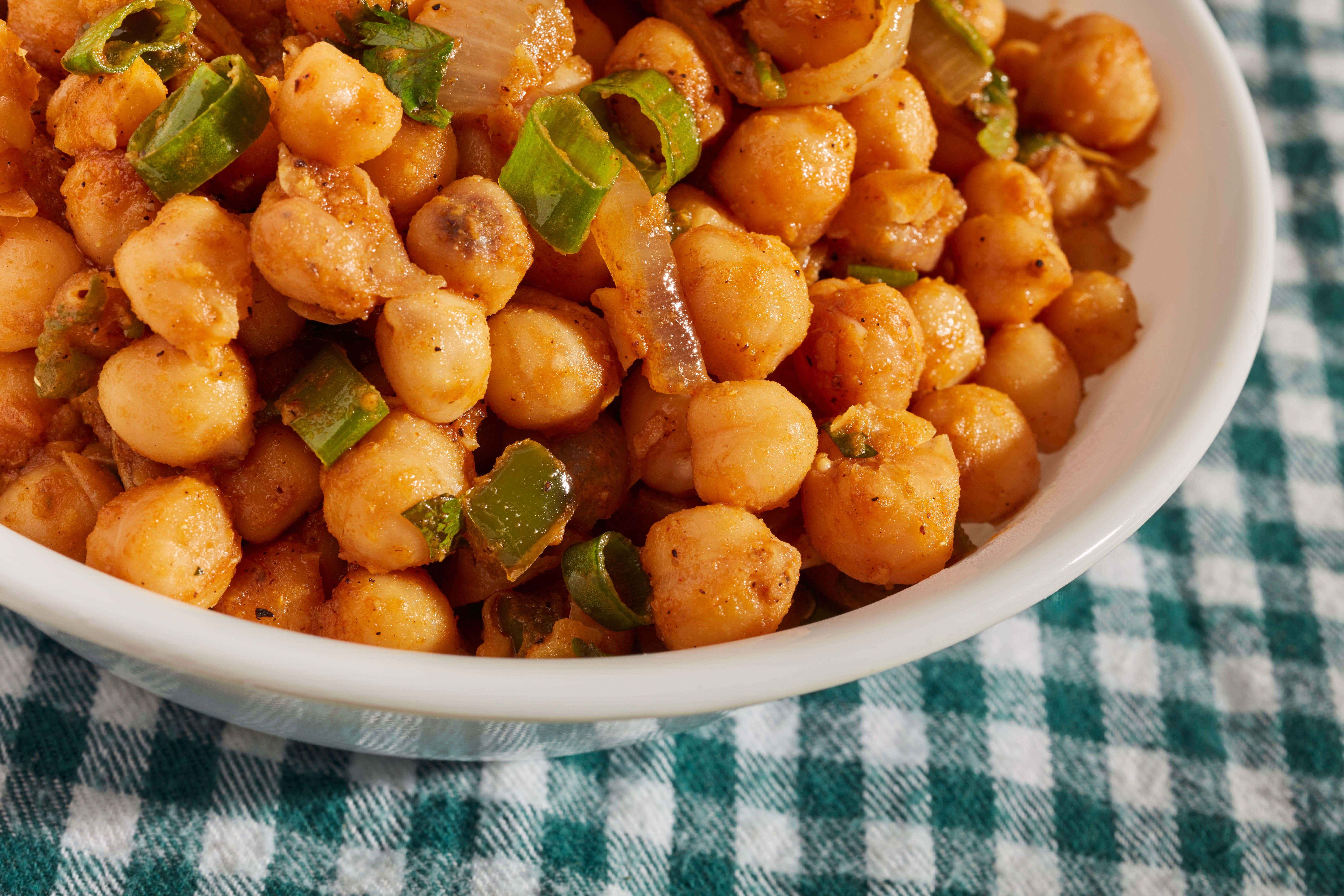 Researchers say eating chickpeas and other beans boosts health
