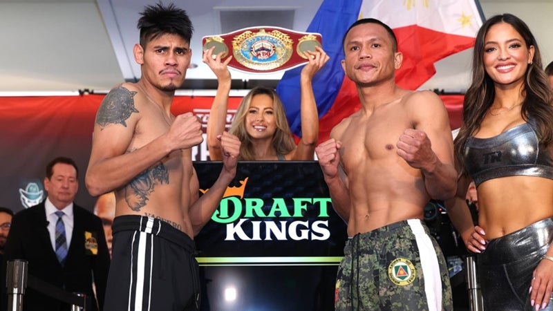 Emanuel Navarrete and Charly Suarez at the weigh-in for their world-title fight on 9 May