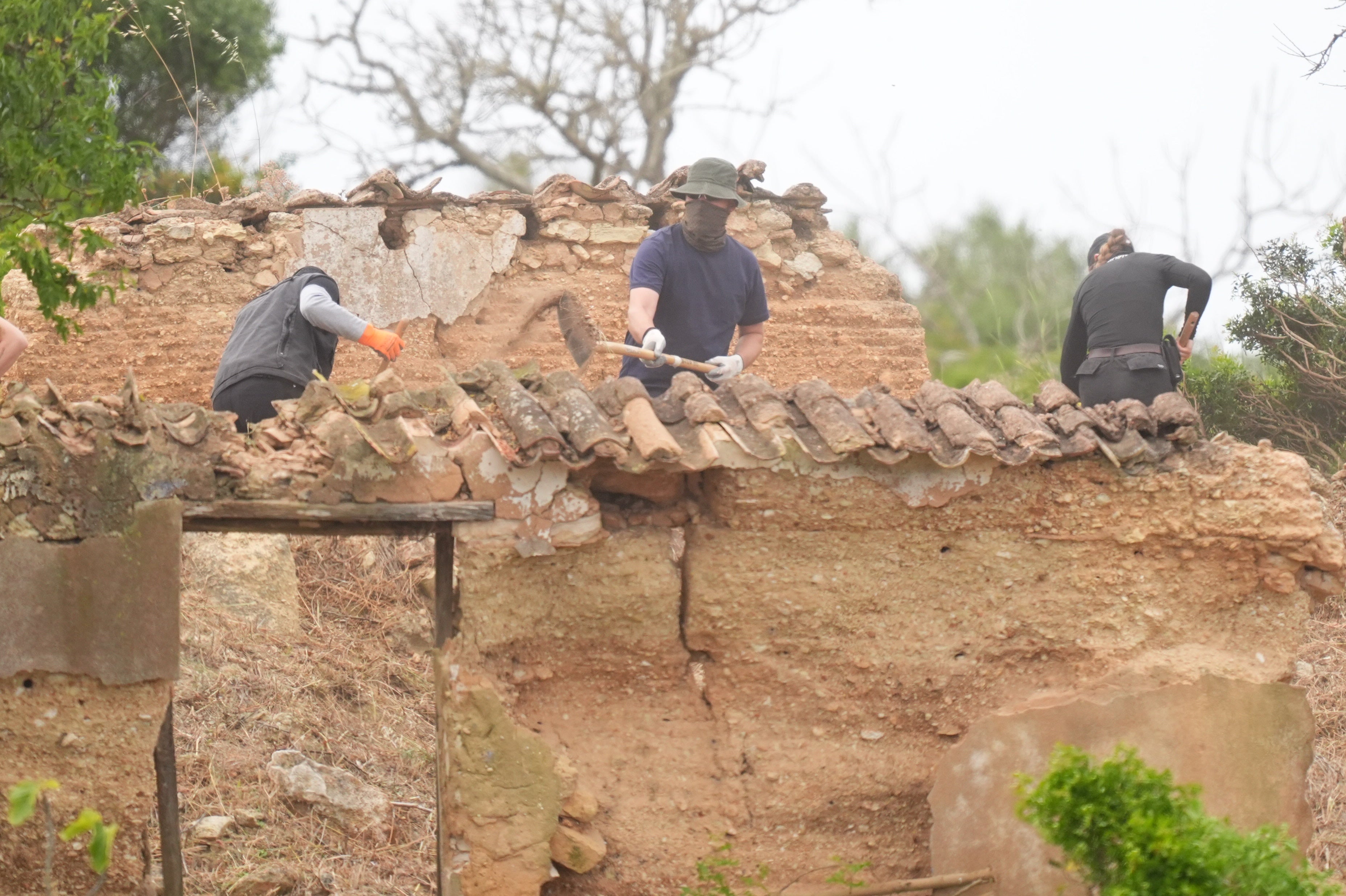 Search teams dig at the abandoned property, hoping to find clues in Madeleine’s disappearance
