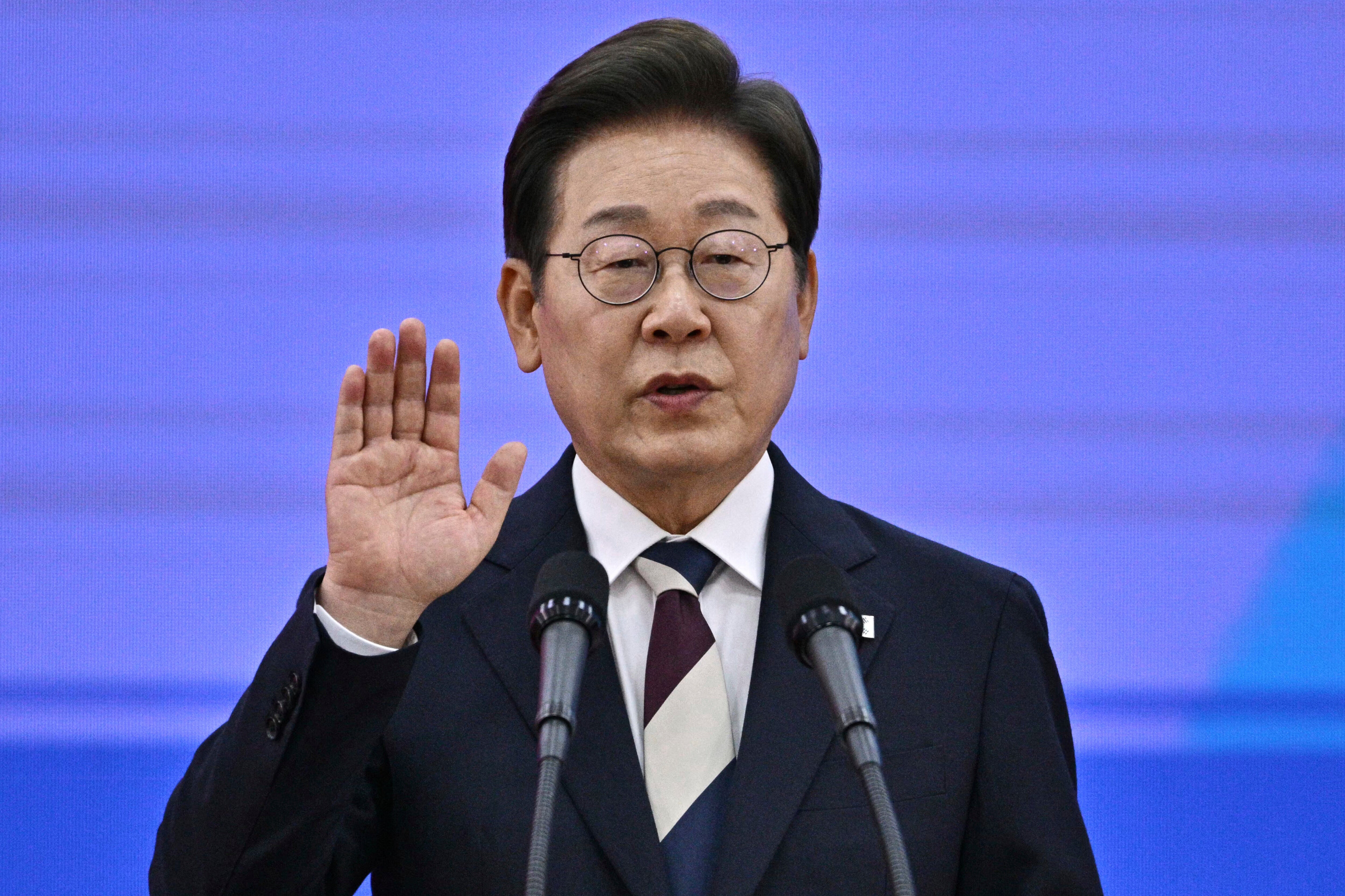 President Lee takes his inaugural oath at at the National Assembly