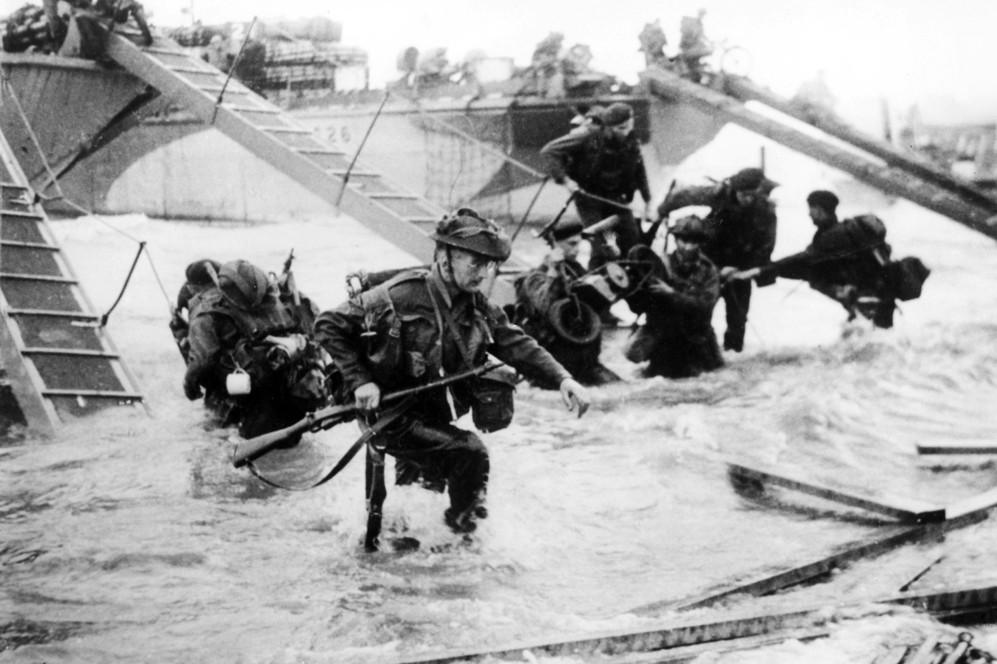 Troops from the 48th Royal Marines at Saint-Aubin-sur-mer on Juno Beach, Normandy, France, during the D-Day landings, 6th June 1944. (Photo by Hulton Archive/Getty Images)