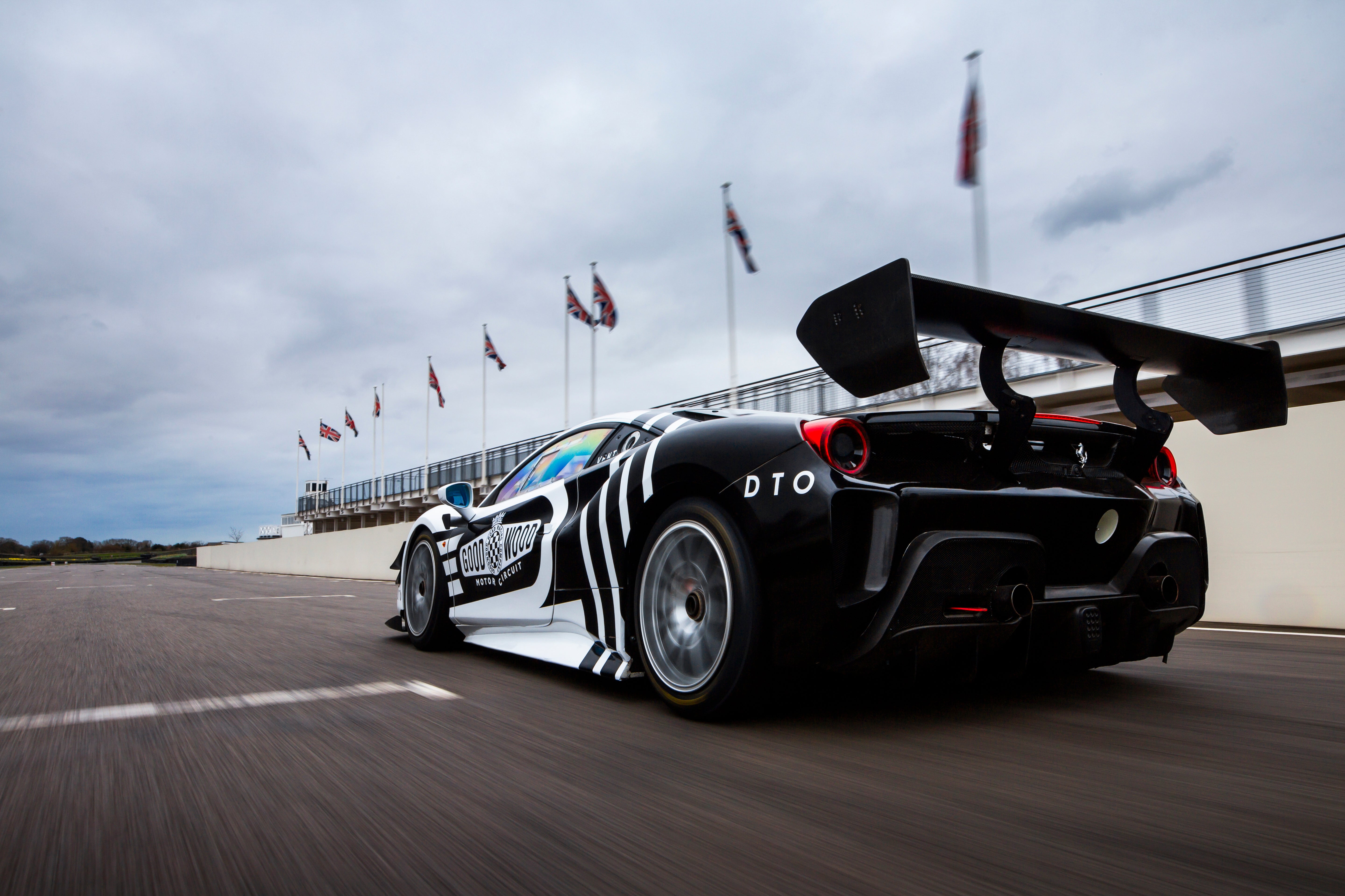 The professional drivers are part of DTO Motorsport
