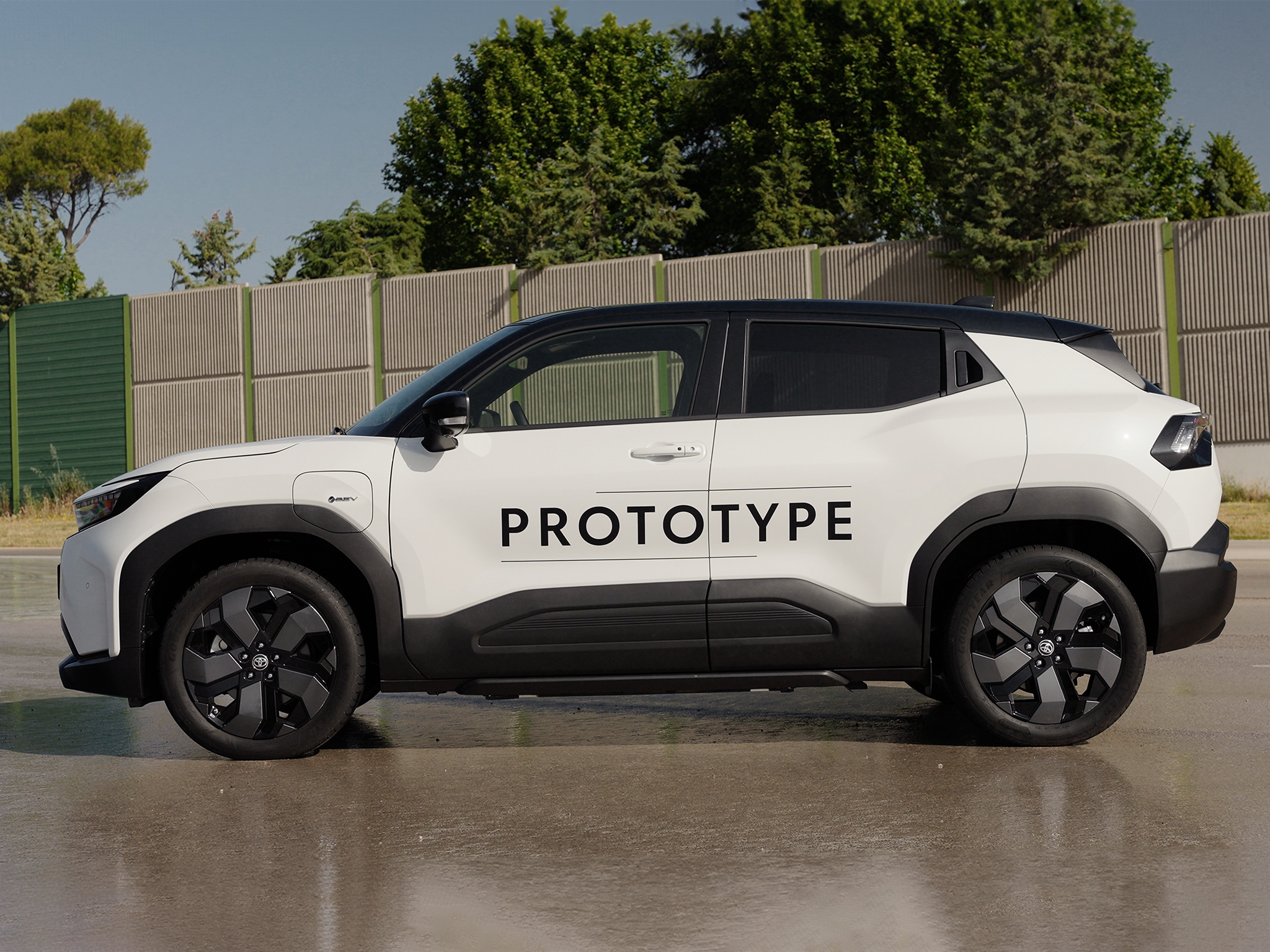 The 49 and 61kWh battery options offer a maximum claimed range of 214 miles or 265 miles