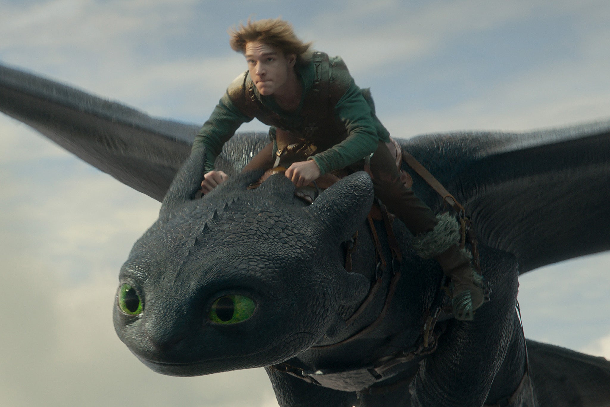  Mason Thames and his dragon in ‘How to Train Your Dragon’