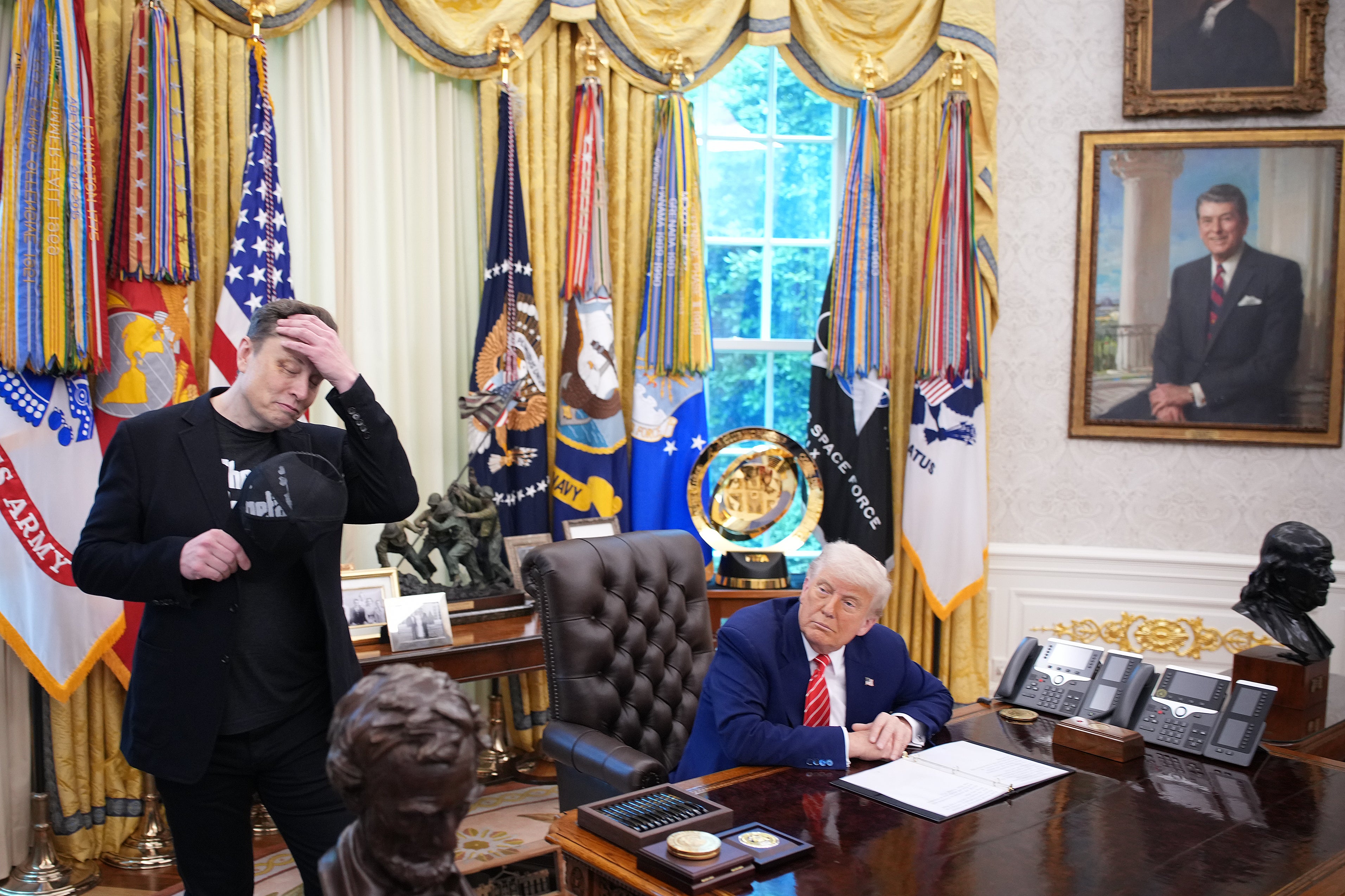 The two powerful men fired off at each other from their respective social media sites for an hour.