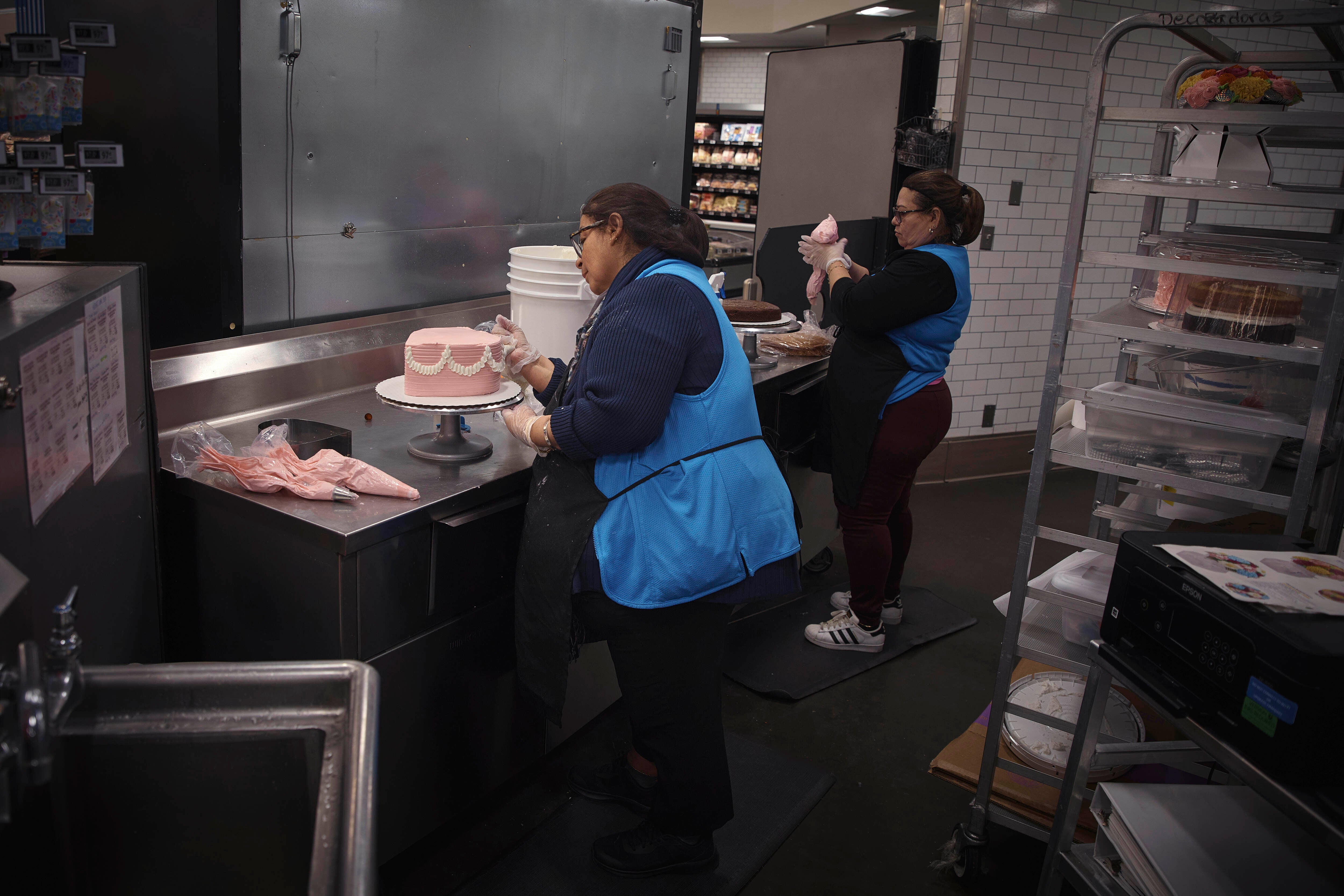 Walmart Cake Decorators