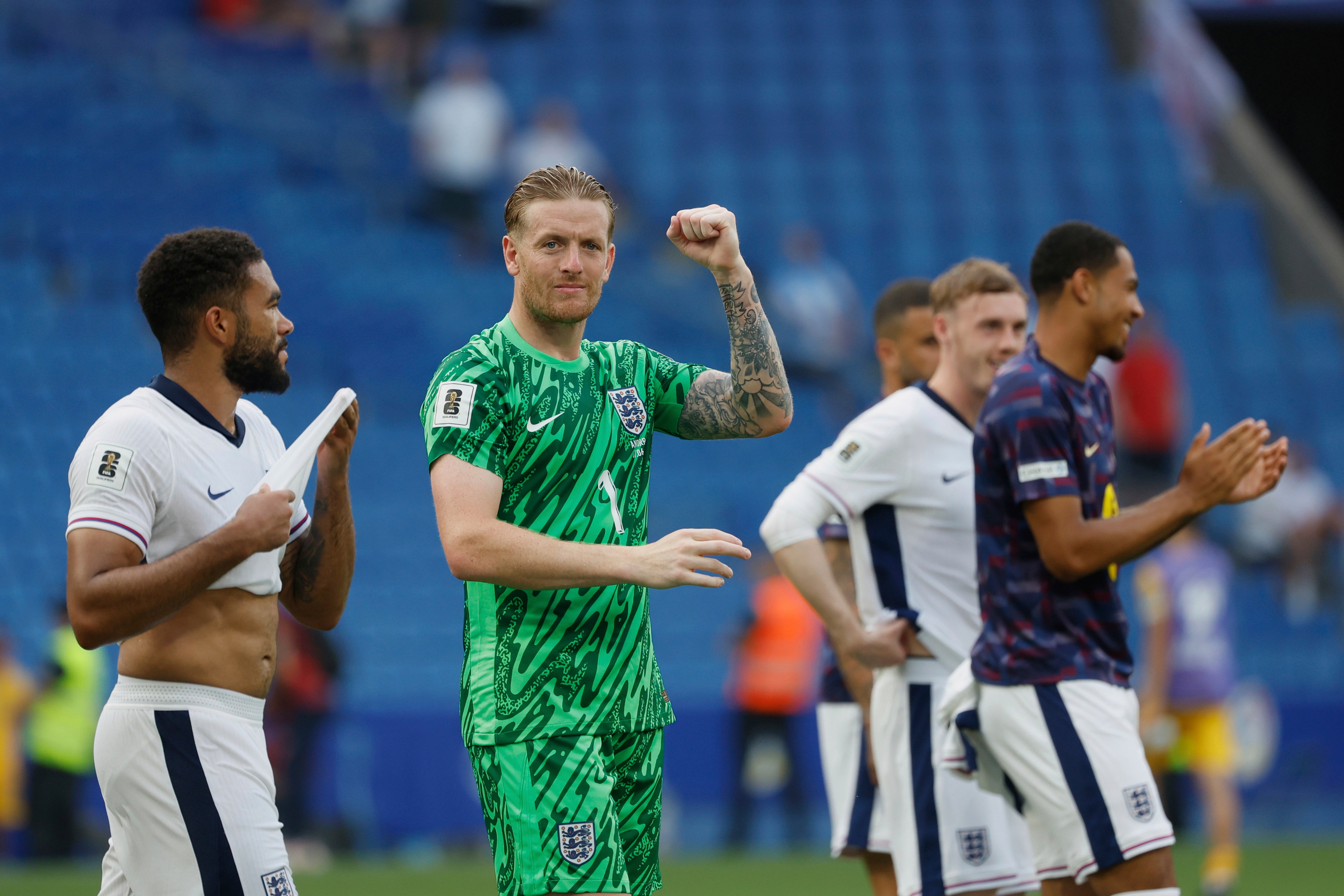 Jordan Pickford věří, že nezkušená obrana v Anglii se může rychle naučit kliknout a spolupracovat