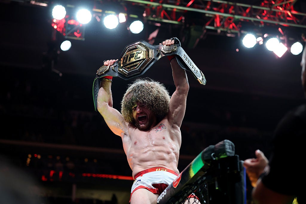 Merab Dvalishvili, mužský mistr Bantamweight, bojuje v události UFC 320 Co-Main