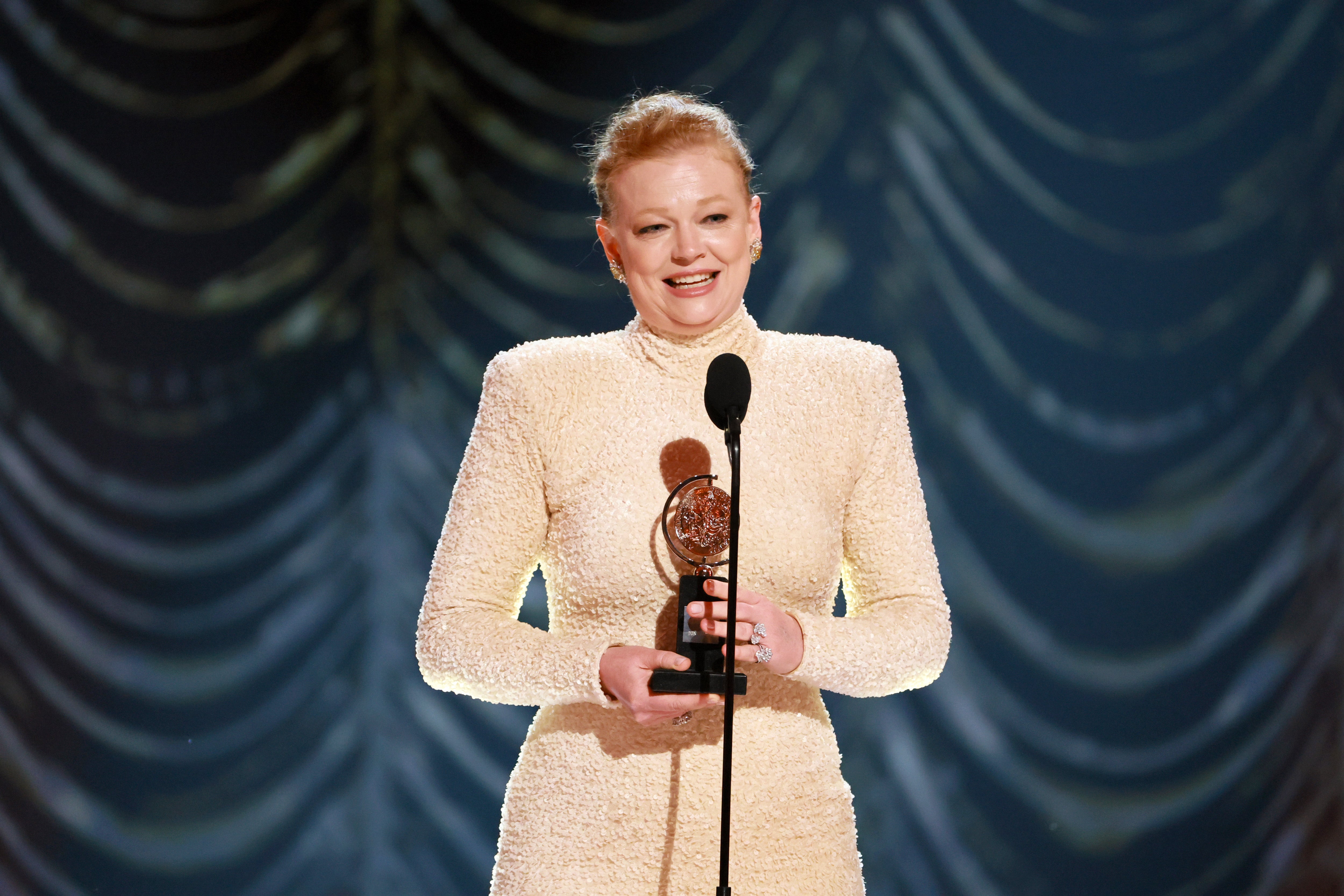 Sarah Snook won Tony Award for the best performance by actress in a leading role in the play for 'Image Dorian Gray'