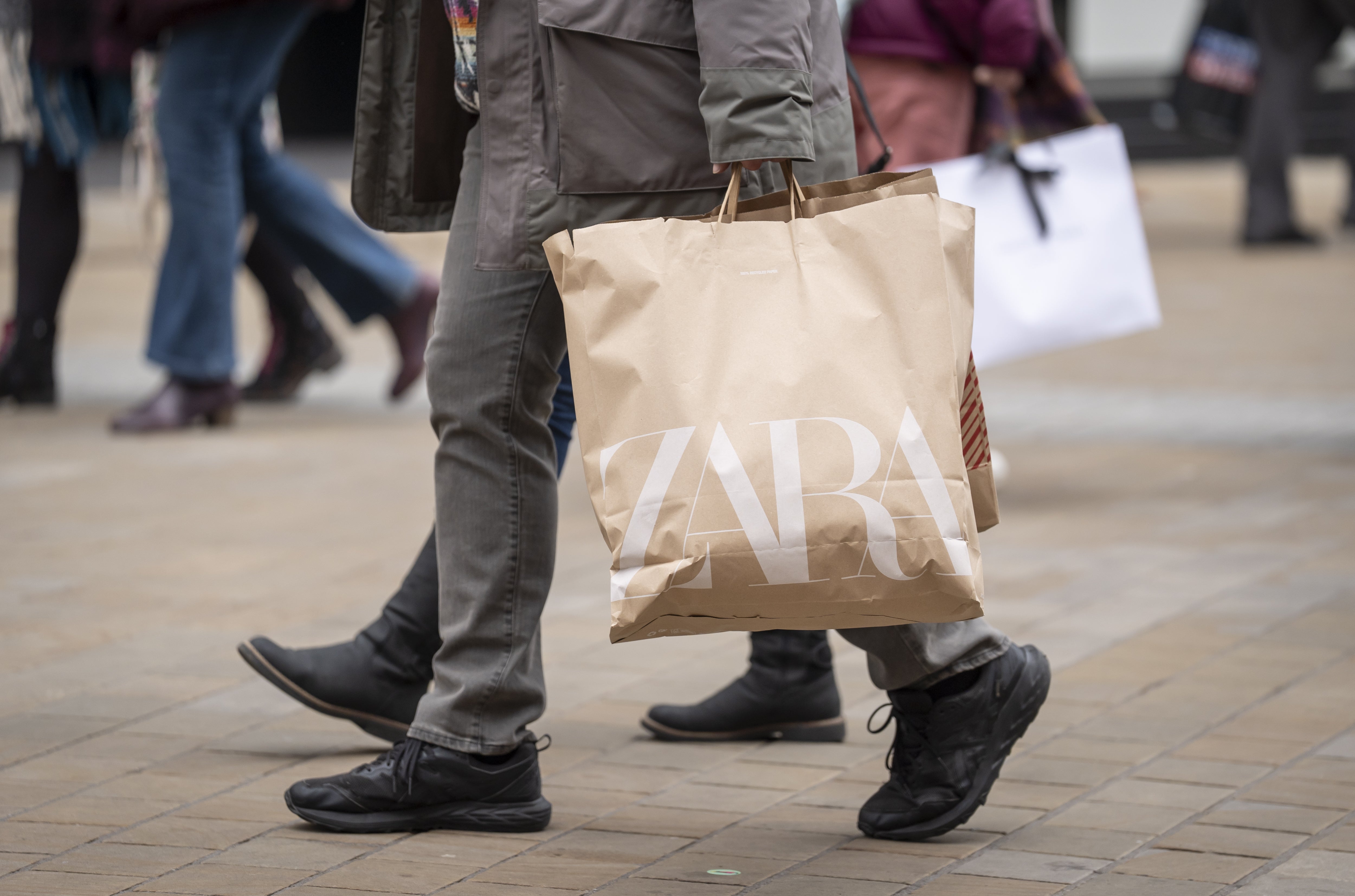 Consumers slowed their spending to the lowest growth of the year in May amid falling confidence, figures show