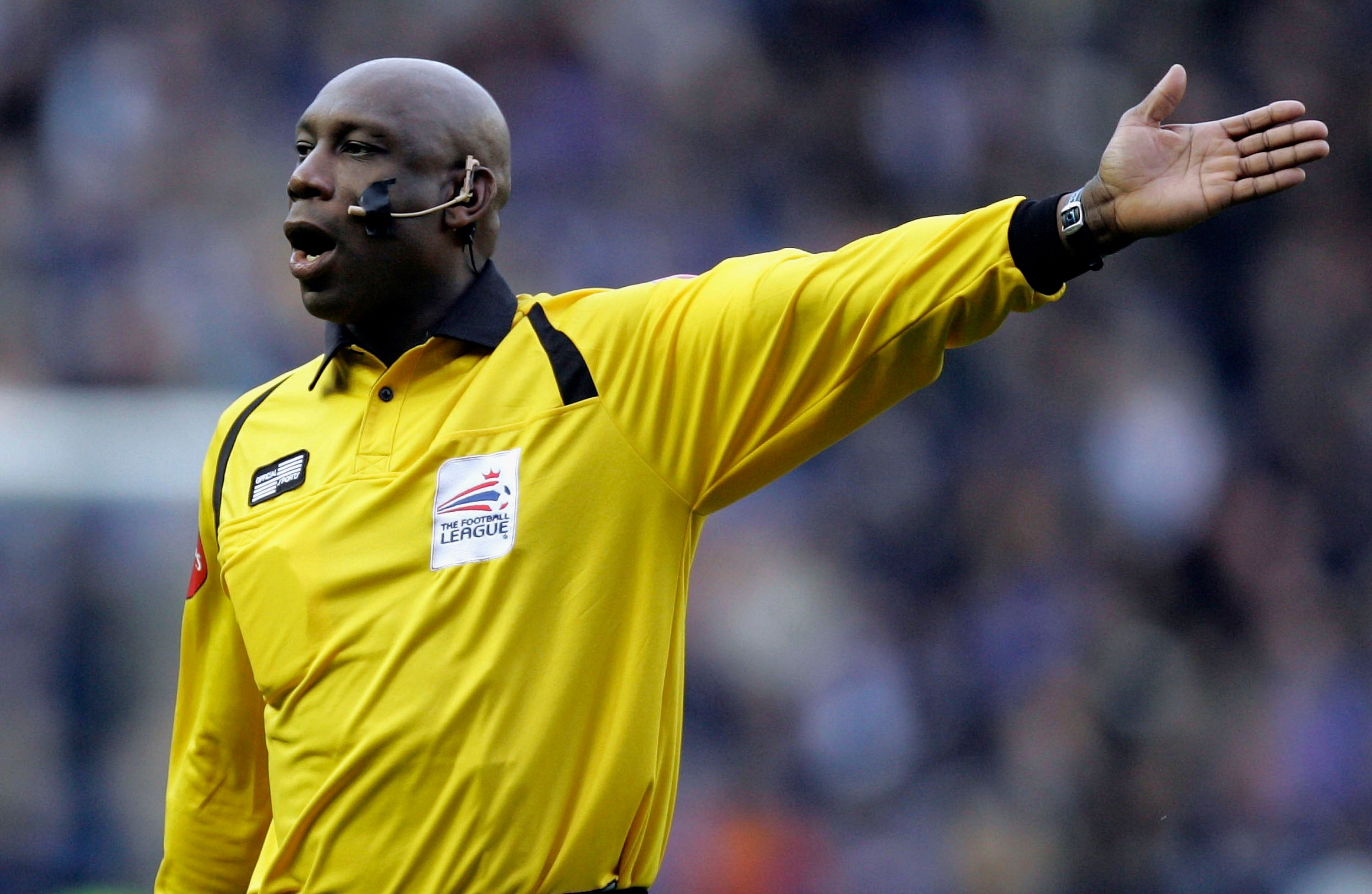 Referee Uriah Rennie in action in 2007