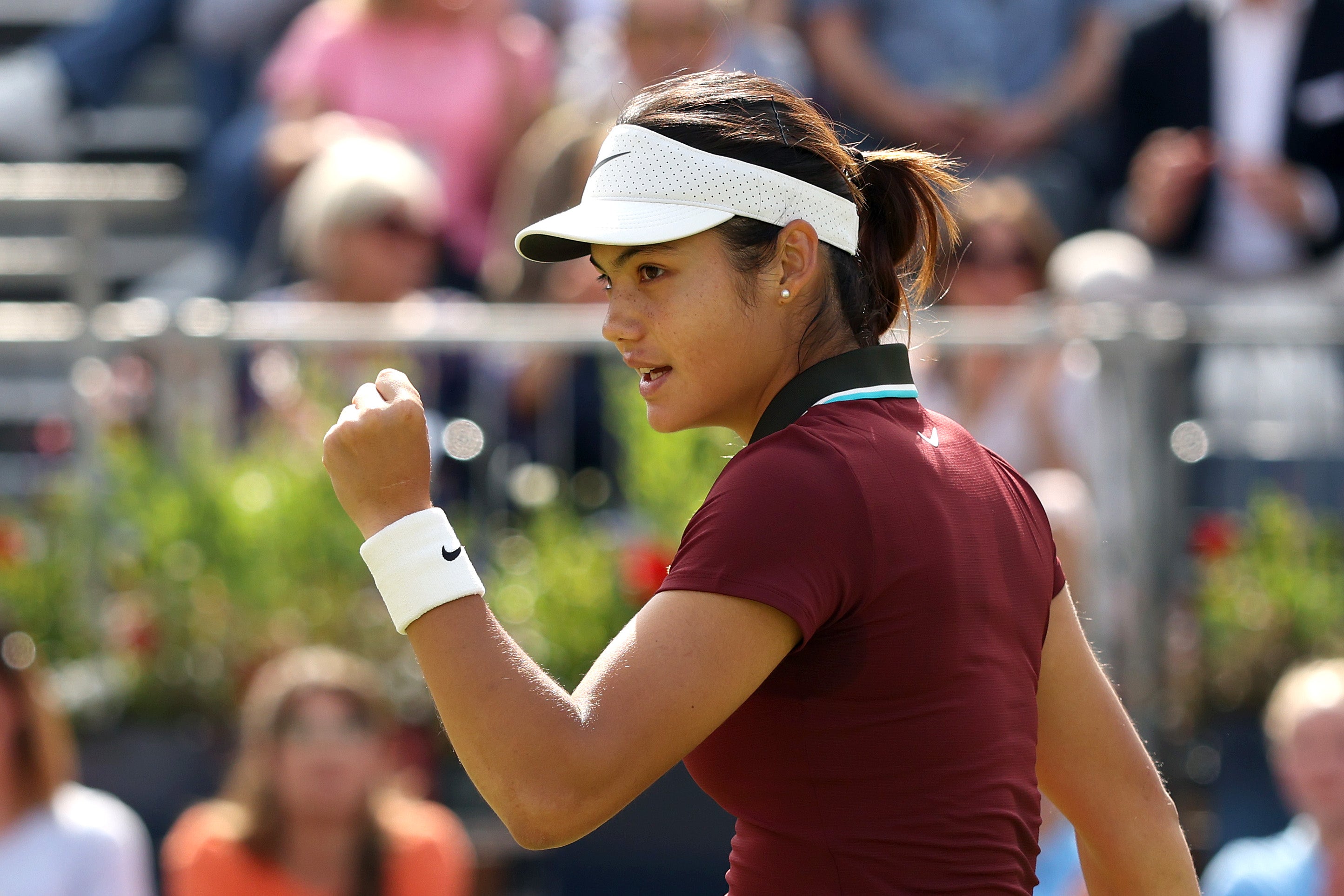 Emma Raducanu plavila k prvnímu kola vítězství v Queen's