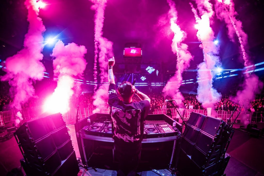 John Newman took the decks for a wild half-time show in Frankfurt