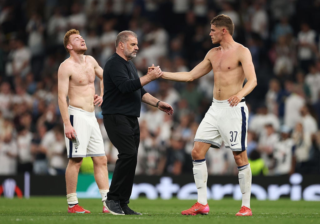 <p>Ange Postecoglou (right) shaking hands with Micky van de Ven</p>