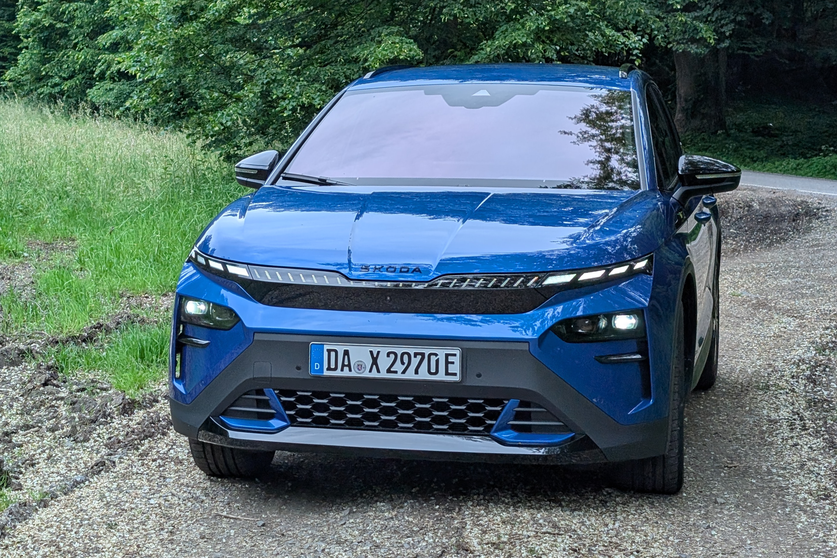 The vRS edition gets glossy black accents across the bumper, Skoda lettering and wing mirrors