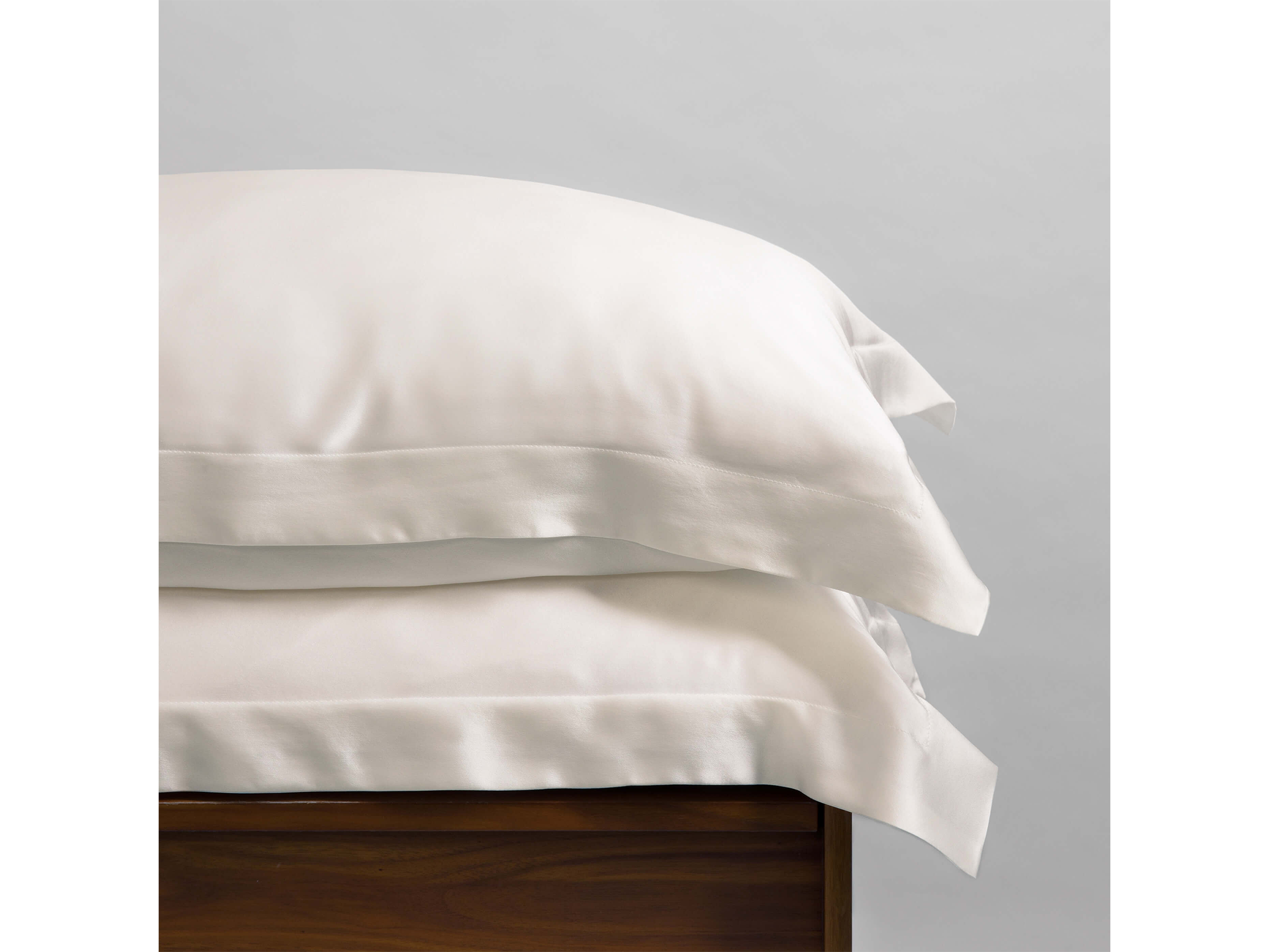 Best silk pillowcases Indybest review Soak and Sleep ivory pure mulberry silk standard oxford pillowcase pair 