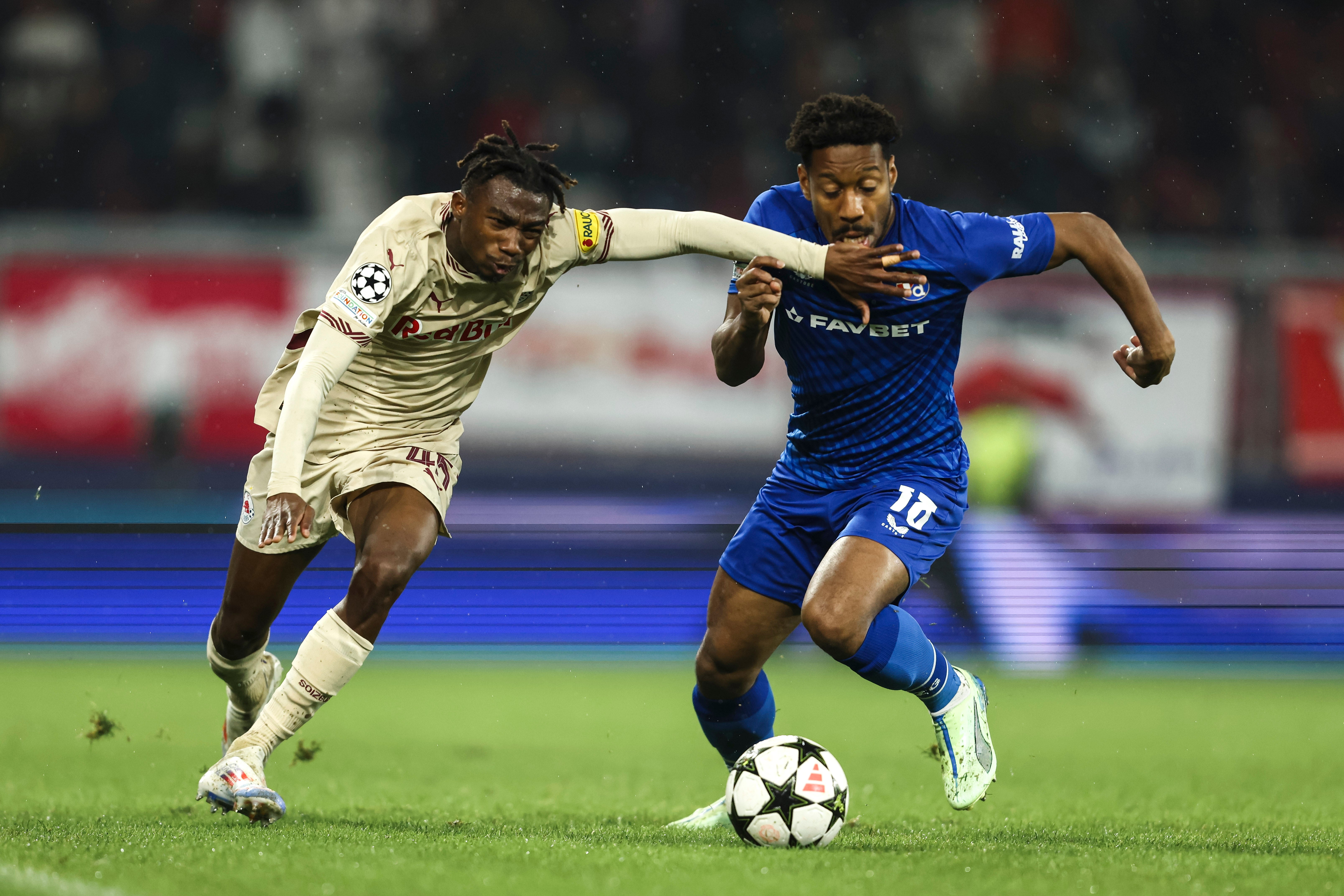Dorgeles Nene v akci pro Salzburk proti Dinamo
