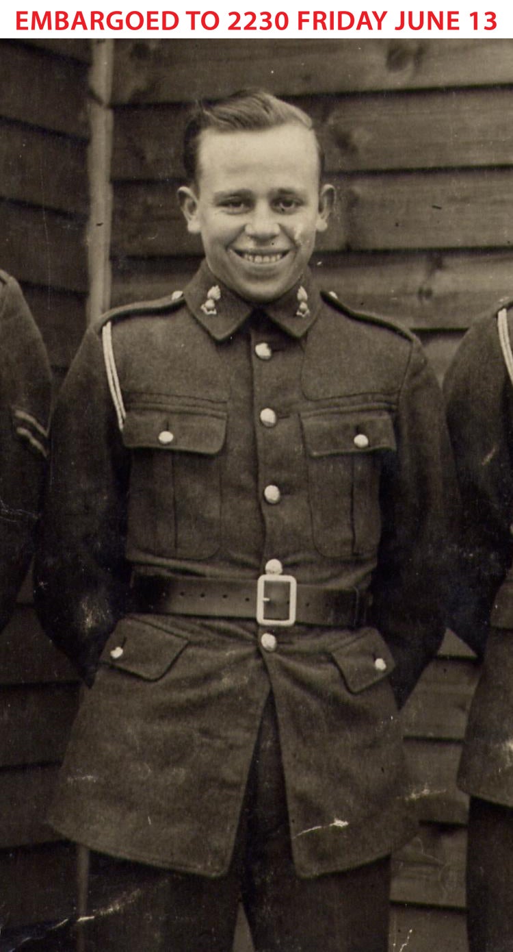 Irwin served in the Second World War, volunteering in April 1939 to join the Coleraine Battery of the Royal Artillery as a gunner