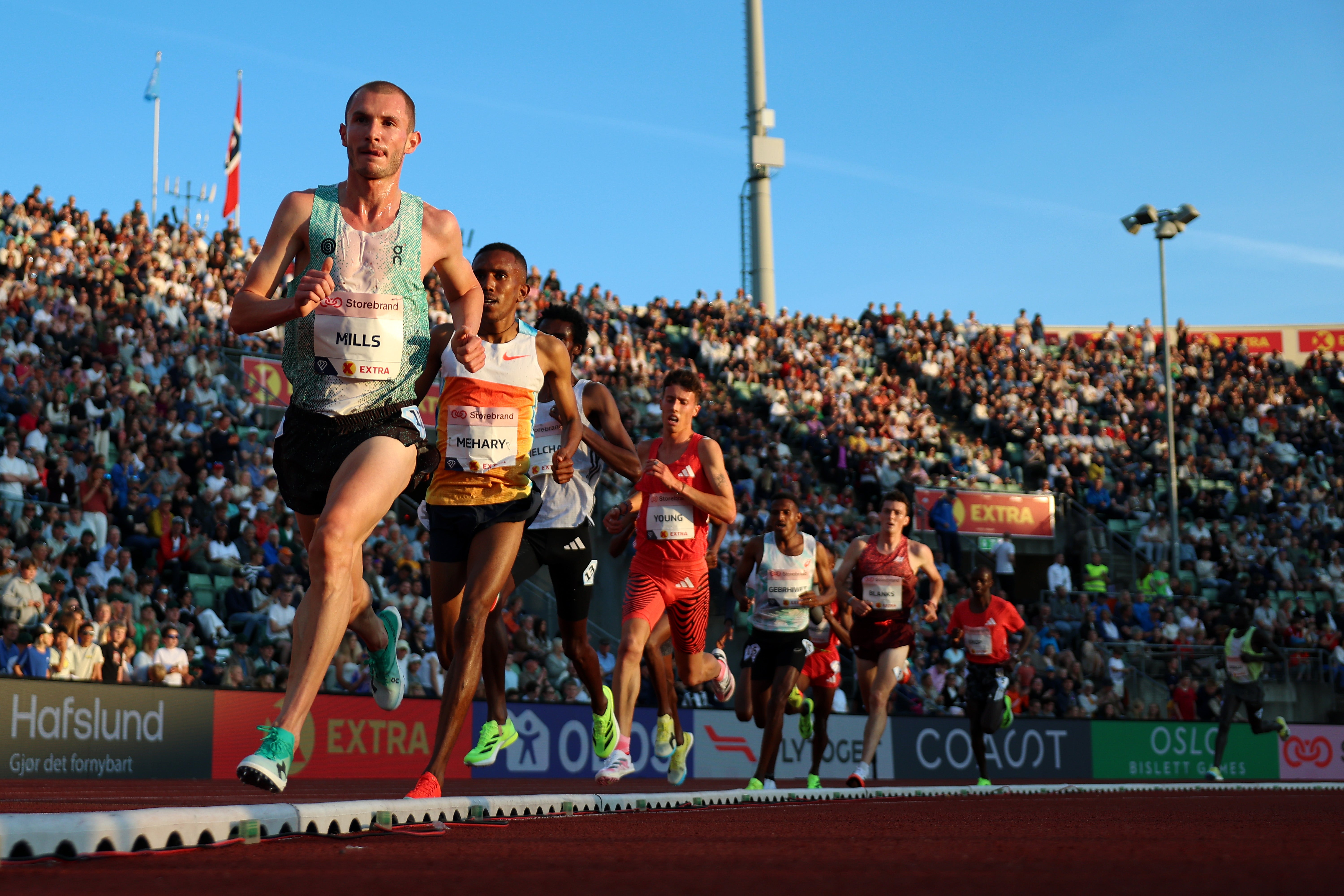 George Mills během 5000 metrů na Bislett Games