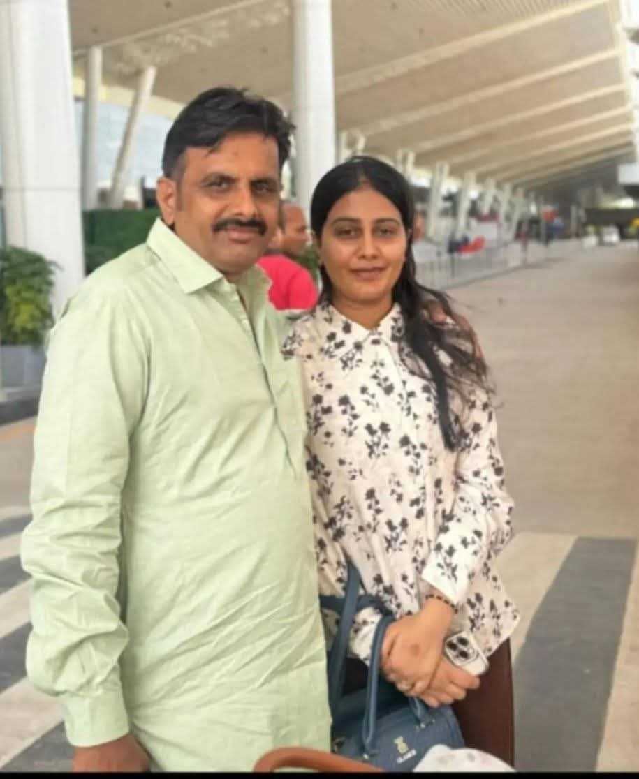 Khushboo Rajpurohit, 21, with her father before boarding the Air India flight on 12 June