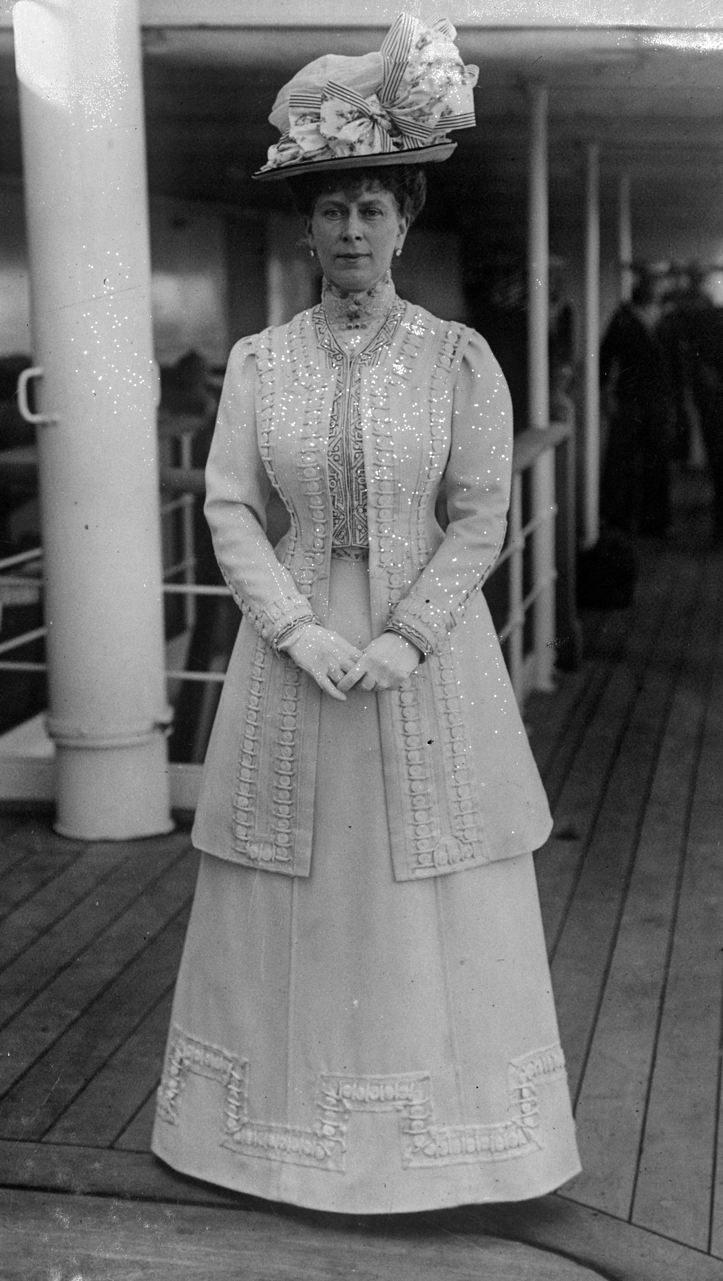 Queen Mary of Teck, pictured in a skirt in 1912