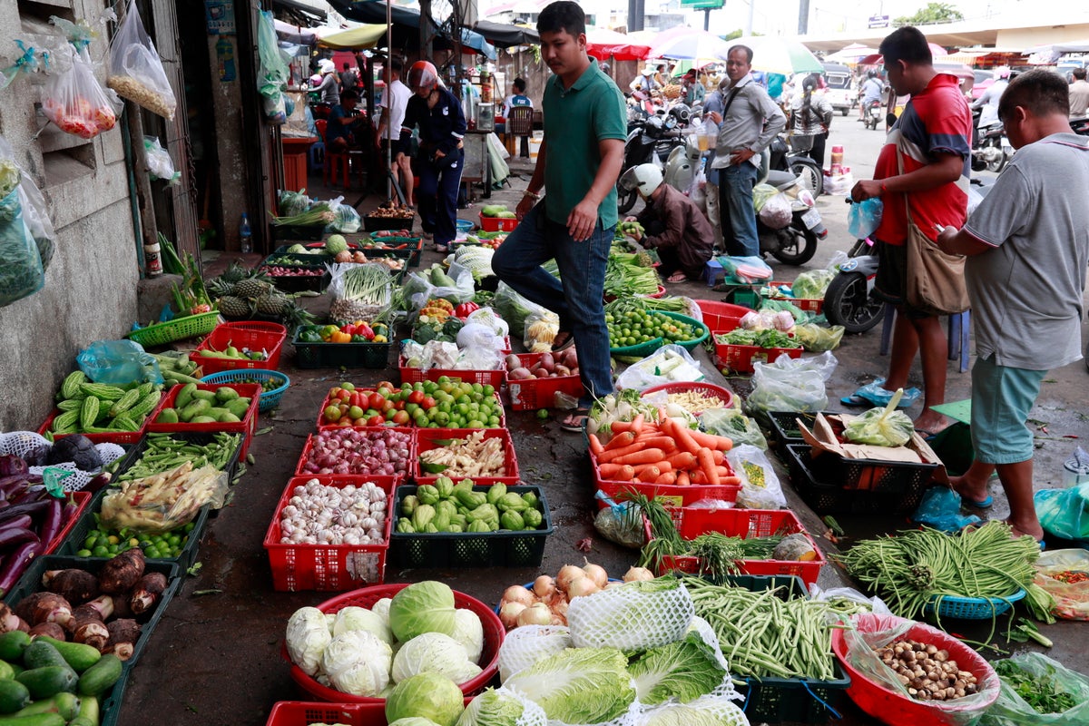 Cambodia threatens to ban Thai fruits amid escalating border tensions