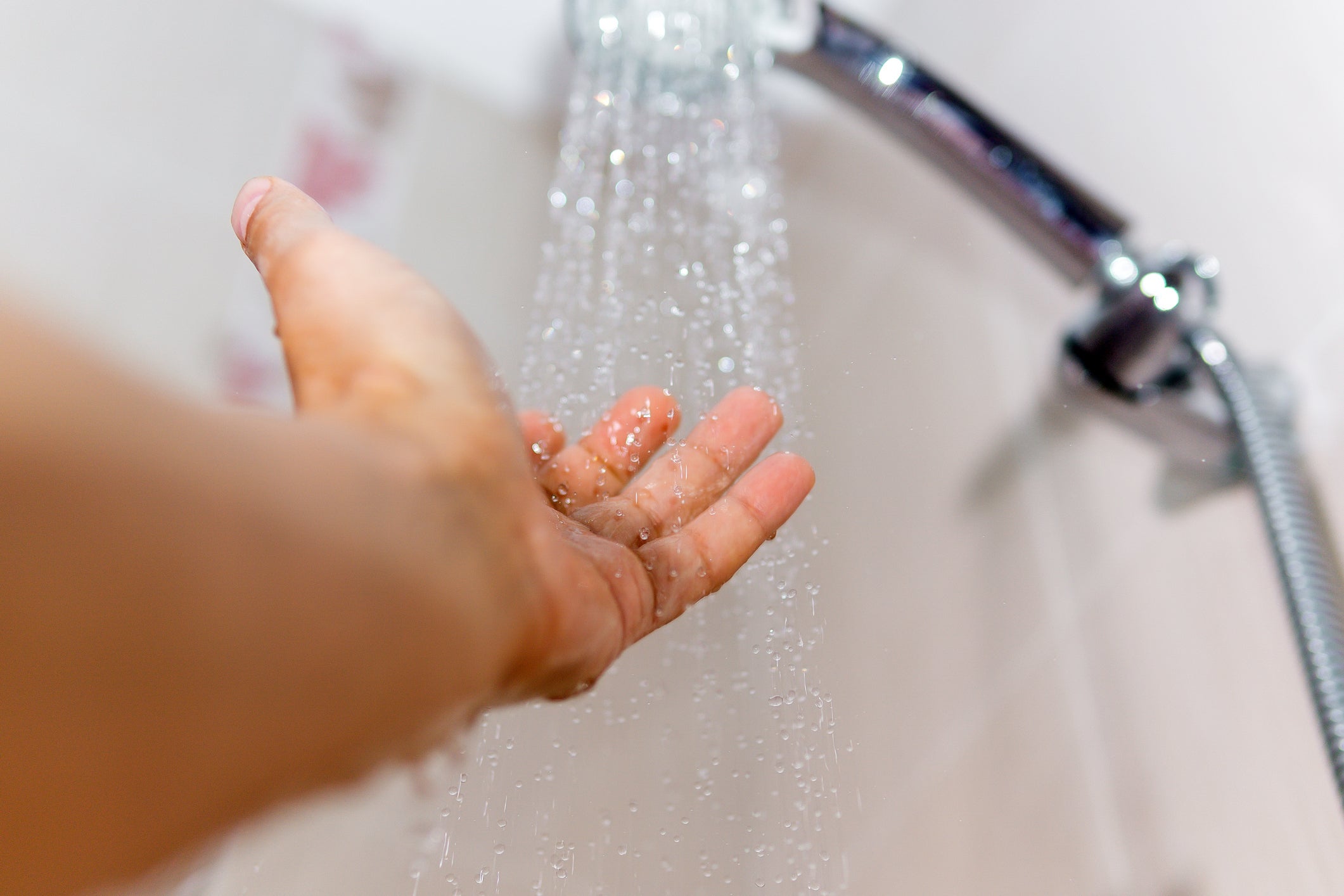 Showering in unfiltered hard water can have unwanted side effects such as dry skin