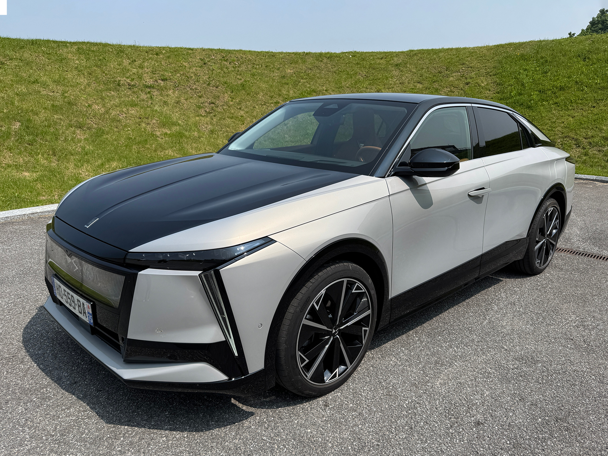 DS says the long range car can do up to 565 miles at low speeds